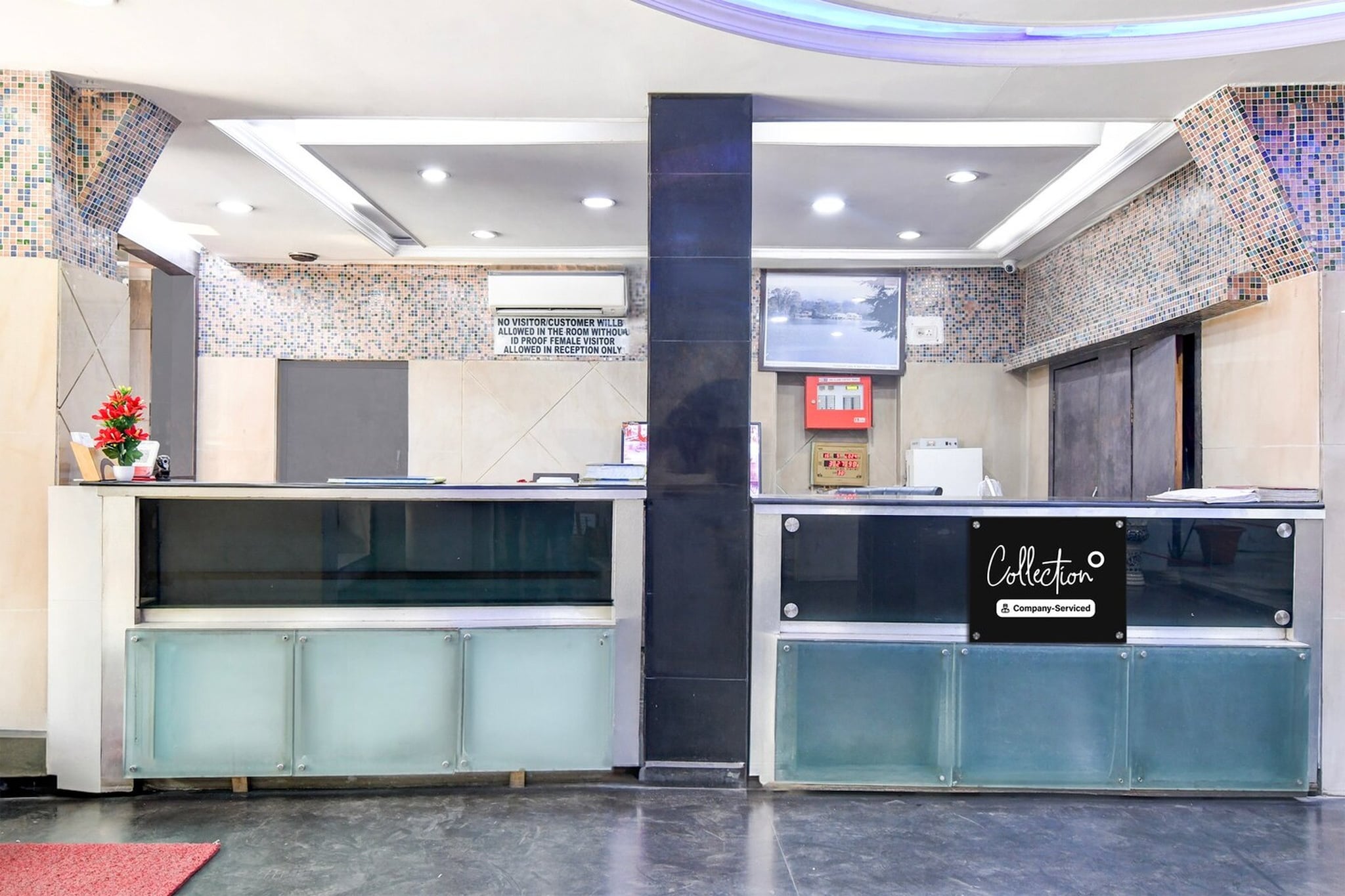 Ground floor: (bedroom(double bed, TV, seating area, air conditioning, Towels incl., telephone), bathroom(bathtub or shower, shower, washbasin, toilet, shampoo, body soap, hot water), Parking, lift, Laundry Package for a fee)