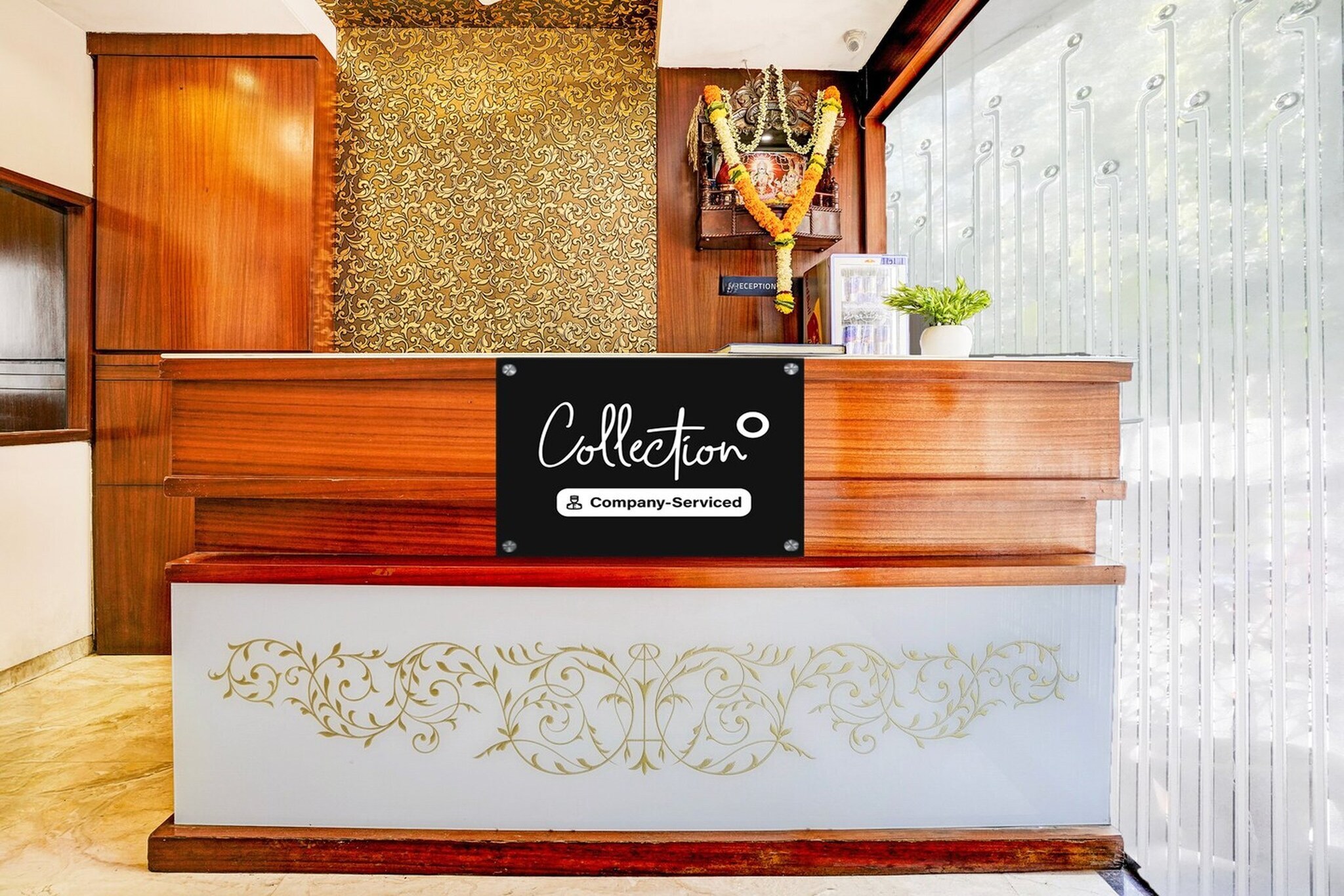 Ground floor: (bedroom(double bed, TV, seating area, air conditioning, Towels incl., telephone), bathroom(bathtub or shower, shower, washbasin, toilet, shampoo, body soap, hot water), lift)