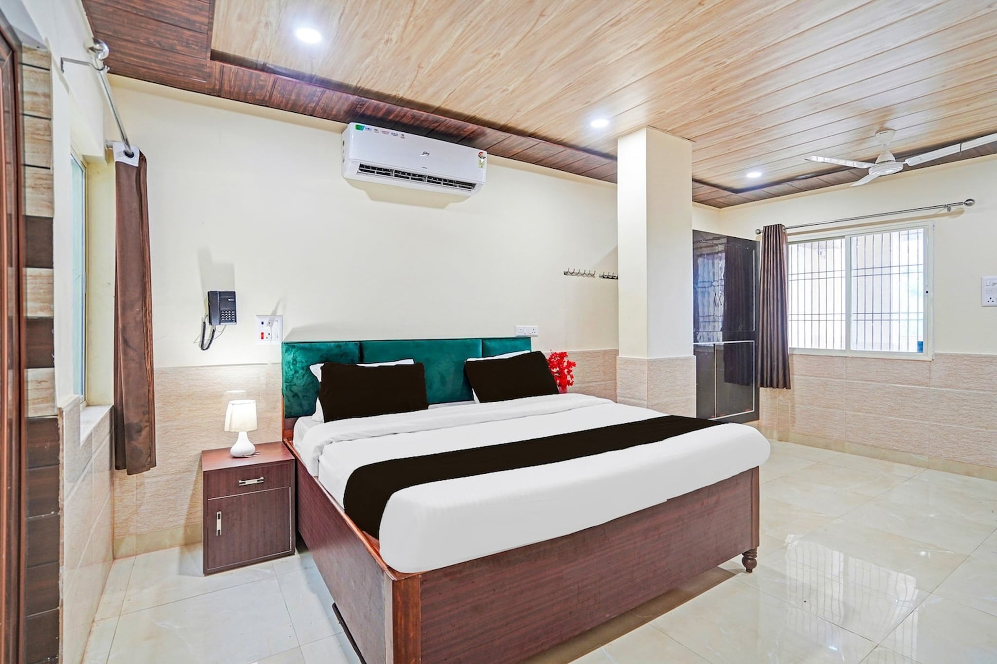 Comfortable Accommodations: Hotel O Varanasi Banaras Junction Formerly Girija Palace in Varanasi offers 4-star comfort with free WiFi throughout the property. Each room features air-conditioning, a private bathroom, work desk, seating area, free toiletries, bath or shower, TV, and tiled floors.
Convenient Facilities: Guests benefit from a 24-hour front desk and room service. The hotel provides a continental breakfast and offers amenities such as a fitness centre, spa, and swimming pool.
Prime Location: Located 30 km from Lal Bahadur Shastri International Airport, the hotel is 6 km from Varanasi Junction Railway Station, Dasaswamedh Ghat, Kashi Vishwanath Temple, and other attractions.
Unmarried couples are warmly welcome at this property.
Guests with local ID proof are warmly welcome.
Early Check-In Policy: A full day’s room rate will be charged for check-ins before 6:00 AM. Complimentary early check-in is available between 6:00 AM and 10:00 AM, subject to room availability.
Check-in is only available to guests aged 18 and above. Please provide a government-issued ID to confirm your age.