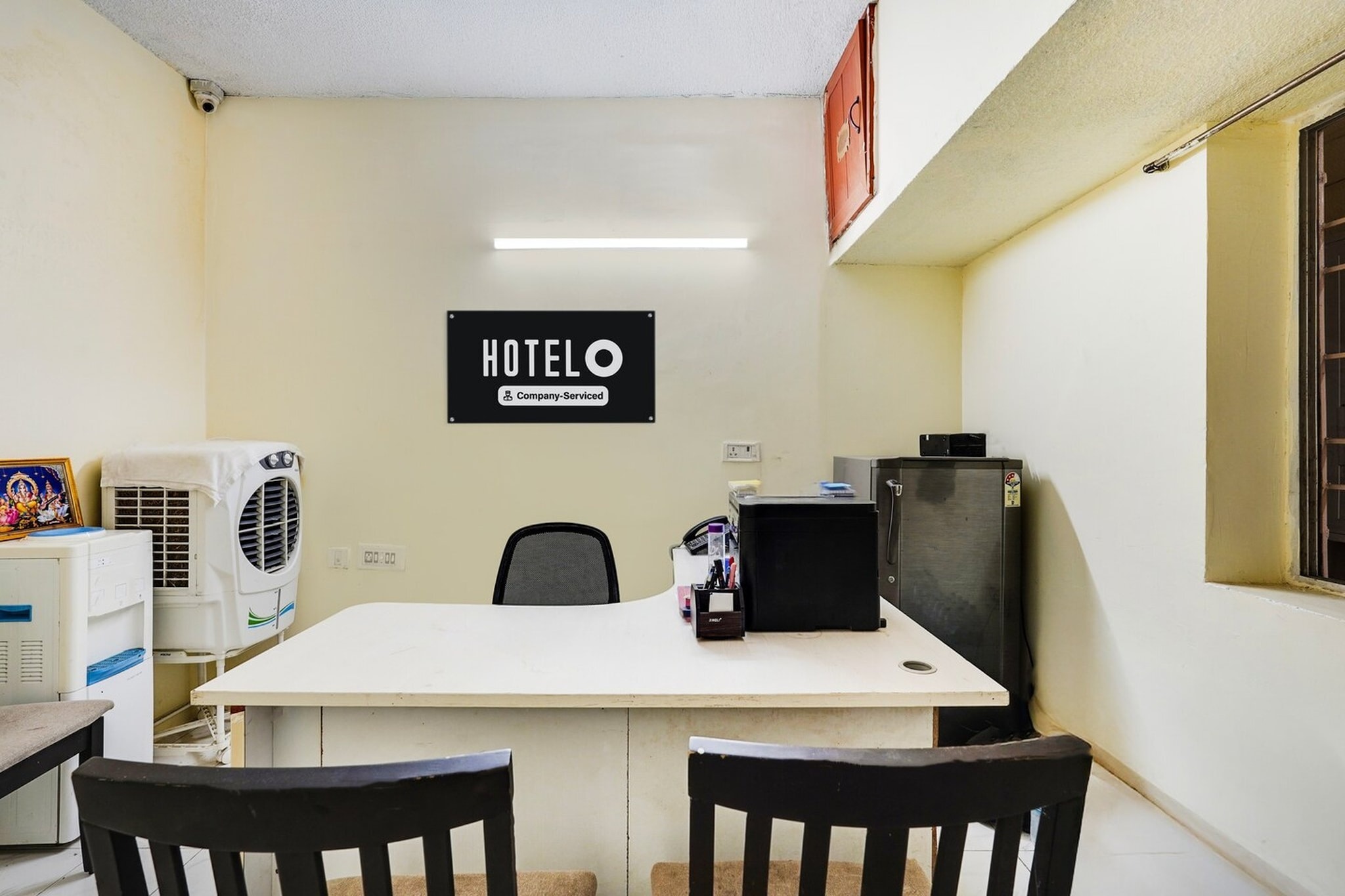 Comfortable Accommodations: Super Hotel O ECR Chennai Kanathur in Chennai offers family rooms with air-conditioning, private bathrooms, work desks, and seating areas. Each room includes free toiletries, bath or shower, TV, tiled floors, and a wardrobe.
Essential Facilities: Guests enjoy free WiFi throughout the property, a 24-hour front desk, housekeeping service, room service, and luggage storage. Additional amenities include air-conditioning, private bathrooms, work desks, seating areas, free toiletries, bath or shower, TV, tiled floors, and wardrobes.
Convenient Location: Located 29 km from Chennai International Airport, the hotel is near Uthandi Beach (3 km), Indian Institute of Technology, Madras (19 km), Anna University (21 km), and other attractions.
Unmarried couples are warmly welcome at this property.
Guests with local ID proof are warmly welcome.
Early Check-In Policy: A full day’s room rate will be charged for check-ins before 6:00 AM. Complimentary early check-in is available between 6:00 AM and 10:00 AM, subject to room availability.
Check-in is only available to guests aged 18 and above. Please provide a government-issued ID to confirm your age.