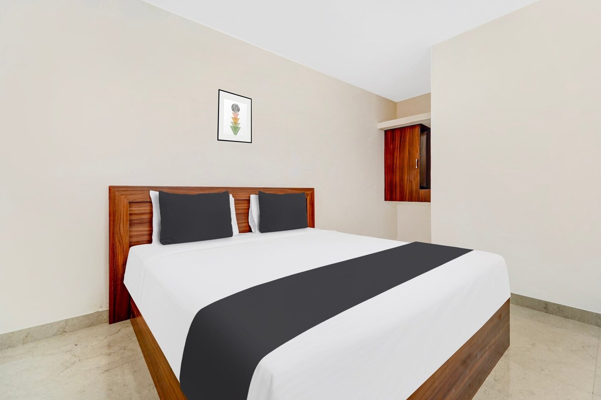 Comfortable Accommodations: Hotel O Kazhakootam in Trivandrum offers family rooms with air-conditioning, private bathrooms, work desks, and seating areas. Each room includes free toiletries, a bath or shower, TV, tiled floors, and a wardrobe.
Essential Facilities: Guests enjoy free WiFi throughout the property, a 24-hour front desk, shared kitchen, housekeeping service, room service, and luggage storage. Additional amenities include air-conditioning, private bathrooms, work desks, seating areas, free toiletries, bath or shower, TV, tiled floors, and wardrobes.
Convenient Location: Located 13 km from Thiruvananthapuram International Airport, the hotel is near attractions such as Sree Padmanabhaswamy Temple (14 km), Napier Museum (15 km), and Kerala Science and Technology Museum (14 km).
Unmarried couples are warmly welcome at this property.
Guests with local ID proof are warmly welcome.
Early Check-In Policy: A full day’s room rate will be charged for check-ins before 6:00 AM. Complimentary early check-in is available between 6:00 AM and 10:00 AM, subject to room availability.
Check-in is only available to guests aged 18 and above. Please provide a government-issued ID to confirm your age.