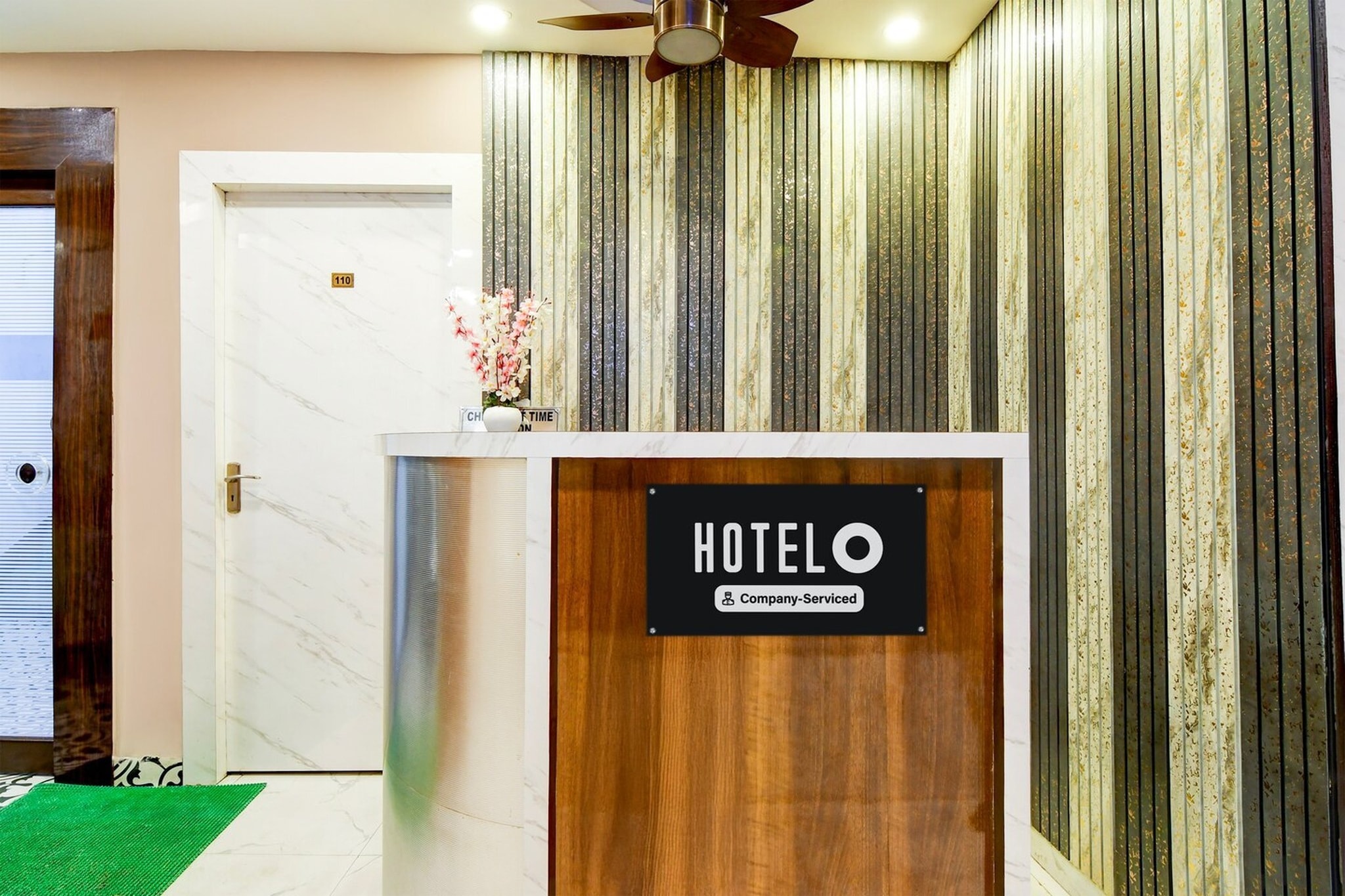 Comfortable Accommodations: Super Hotel O Marquis Street in Kolkata offers family rooms with air-conditioning, private bathrooms, work desks, and free WiFi throughout the property. Each room includes a TV, wardrobe, and tiled floors.
Convenient Facilities: Guests can enjoy a lounge, lift, 24-hour front desk, housekeeping service, room service, and luggage storage. Free on-site parking is available.
Prime Location: Located 16 km from Netaji Subhash Chandra Bose International Airport, the hotel is a 9-minute walk from New Market and 2 km from Eden Gardens. Nearby attractions include Park Street Metro Station (700 metres) and Victoria Memorial (3 km). An ice-skating rink is in the surroundings.
Unmarried couples are warmly welcome at this property.
Guests with local ID proof are warmly welcome.
Early Check-In Policy: A full day’s room rate will be charged for check-ins before 6:00 AM. Complimentary early check-in is available between 6:00 AM and 10:00 AM, subject to room availability.
Check-in is only available to guests aged 18 and above. Please provide a government-issued ID to confirm your age.