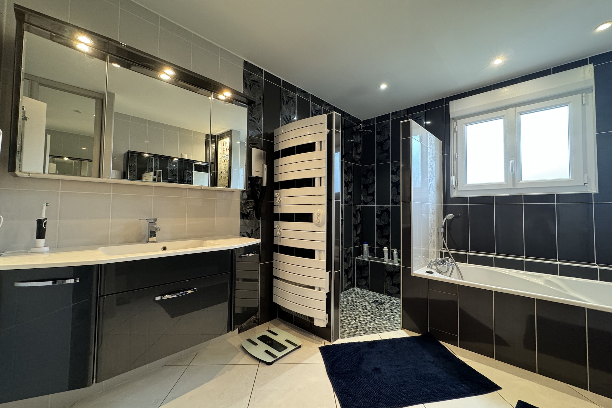 La Villa des Roses - 24H du Mans - 13pers - Reve a-Badkamer