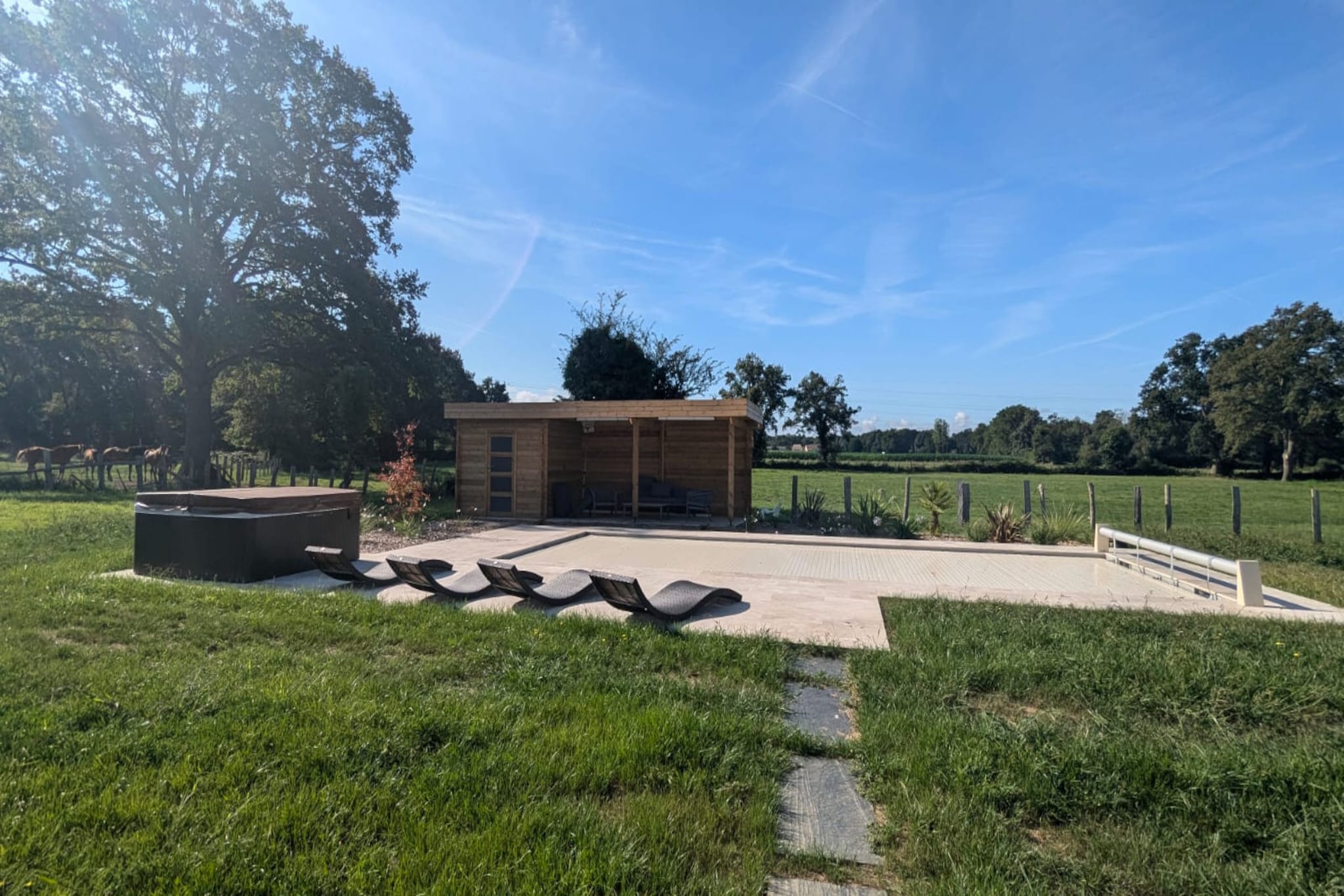 Arnage - Corner - Lodge - Piscine - Rêve au Mans-Schwimmbad