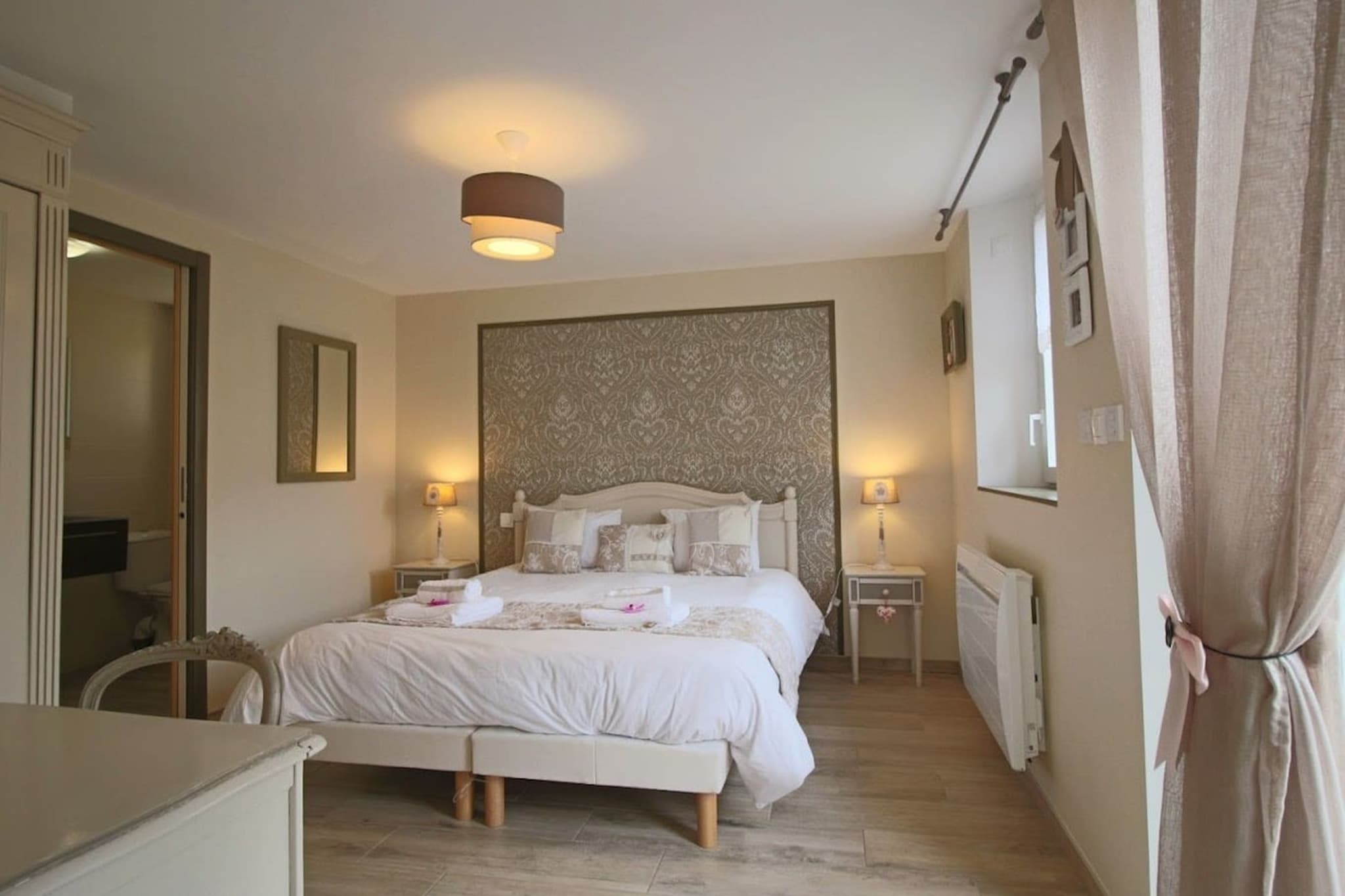 Arnage - Corner - Lodge - Piscine - Rêve au Mans-Schlafzimmer