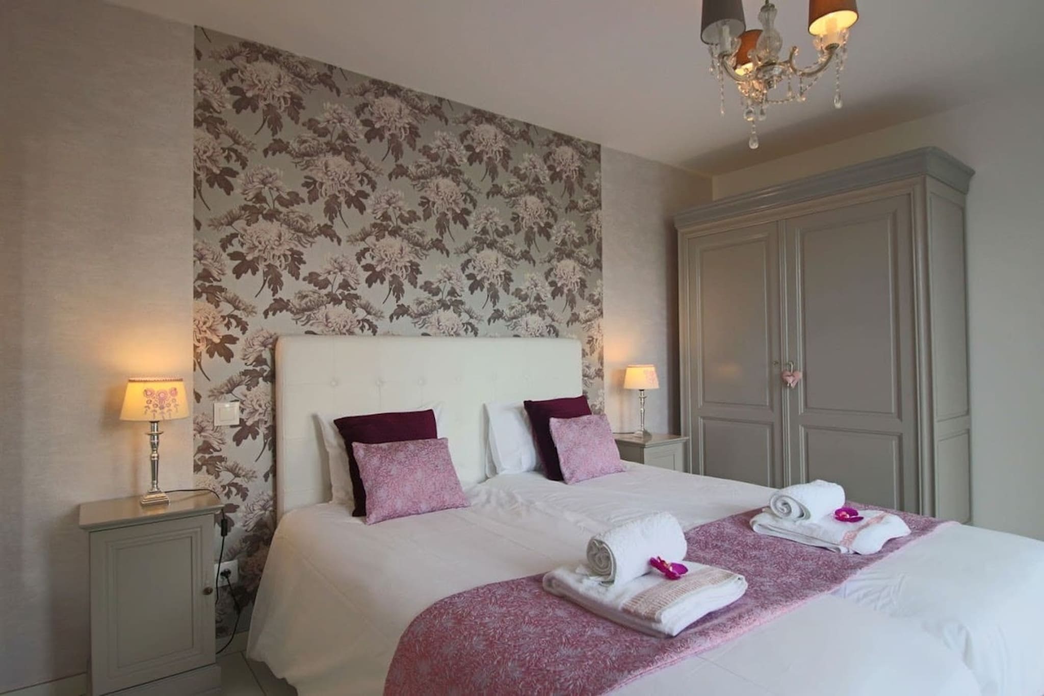 Arnage - Corner - Lodge - Piscine - Rêve au Mans-Schlafzimmer
