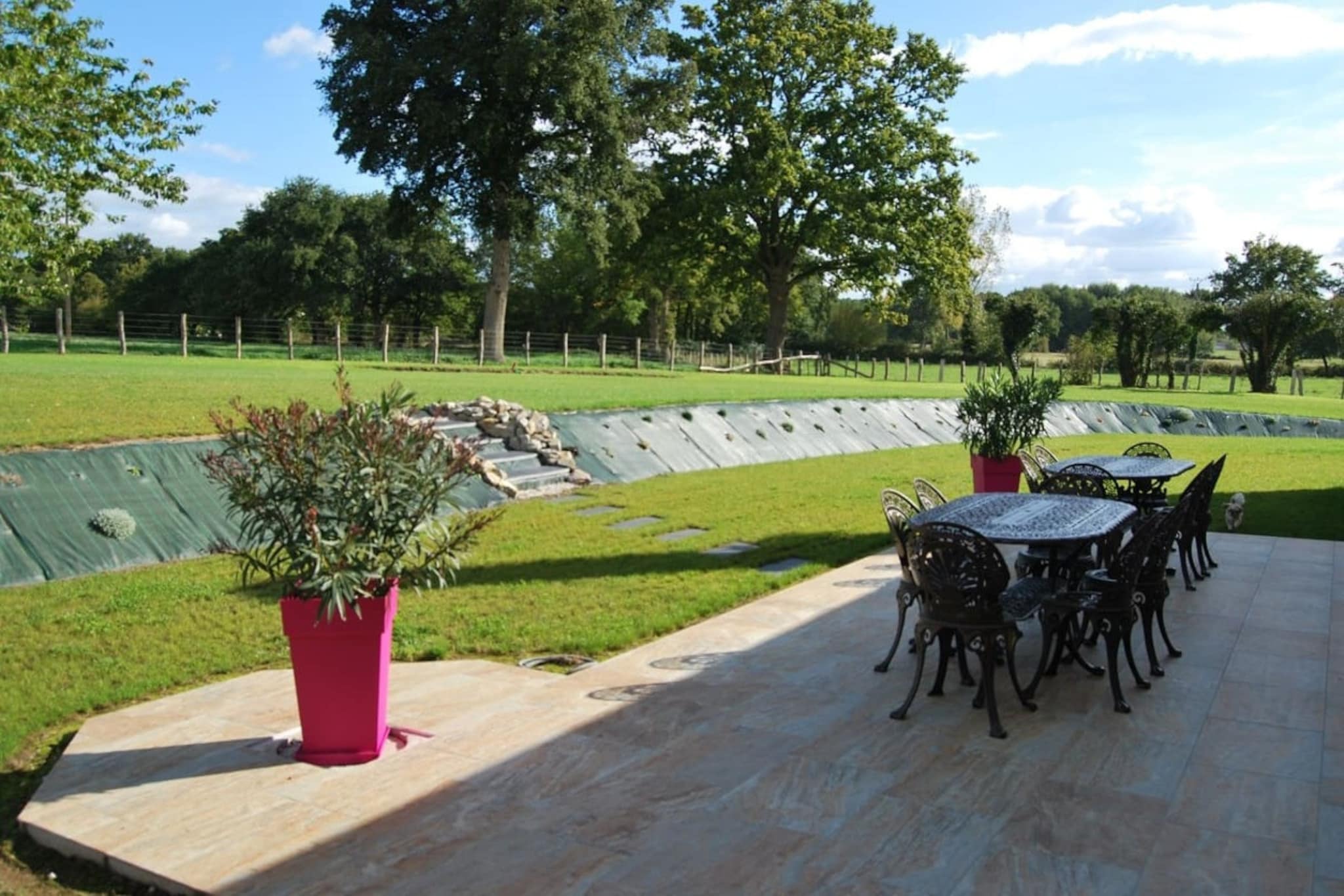 Arnage - Corner - Lodge - Piscine - Rêve au Mans-Gärten Sommer