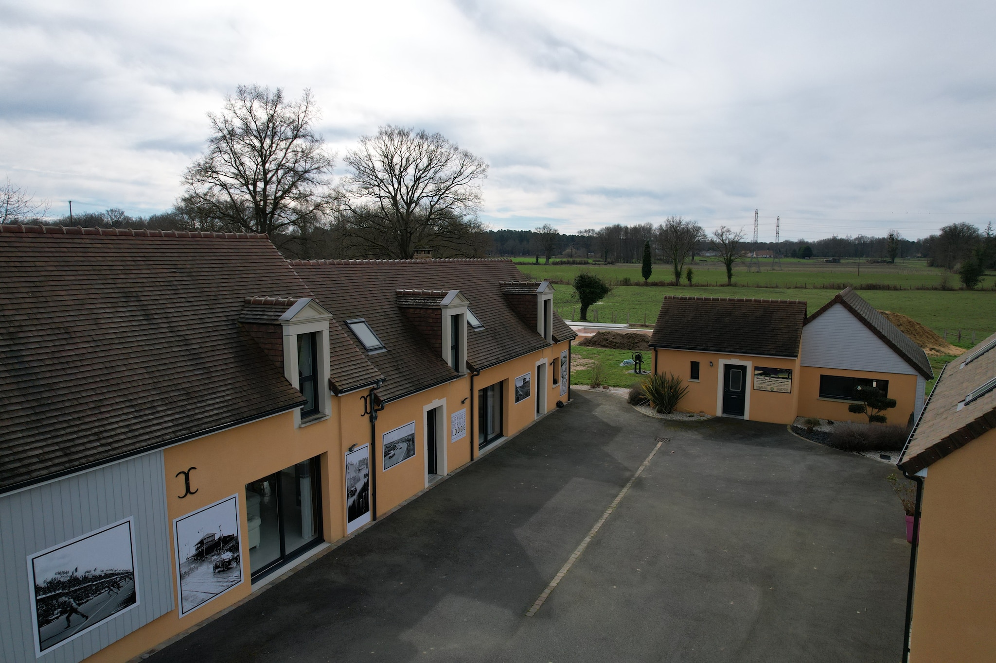 Arnage - Corner - Lodge - Piscine - Rêve au Mans-Außenbereich