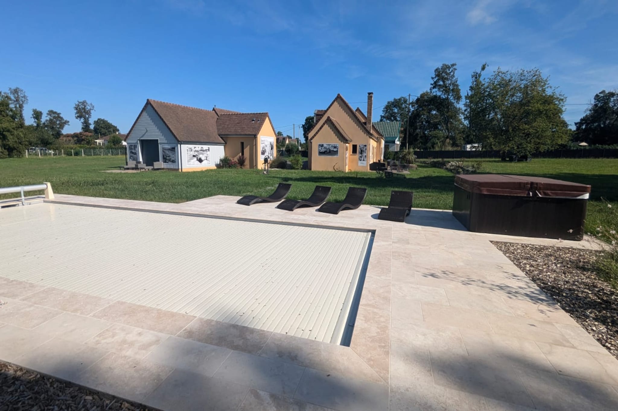 Arnage - Corner - Lodge - Piscine - Rêve au Mans-Schwimmbad