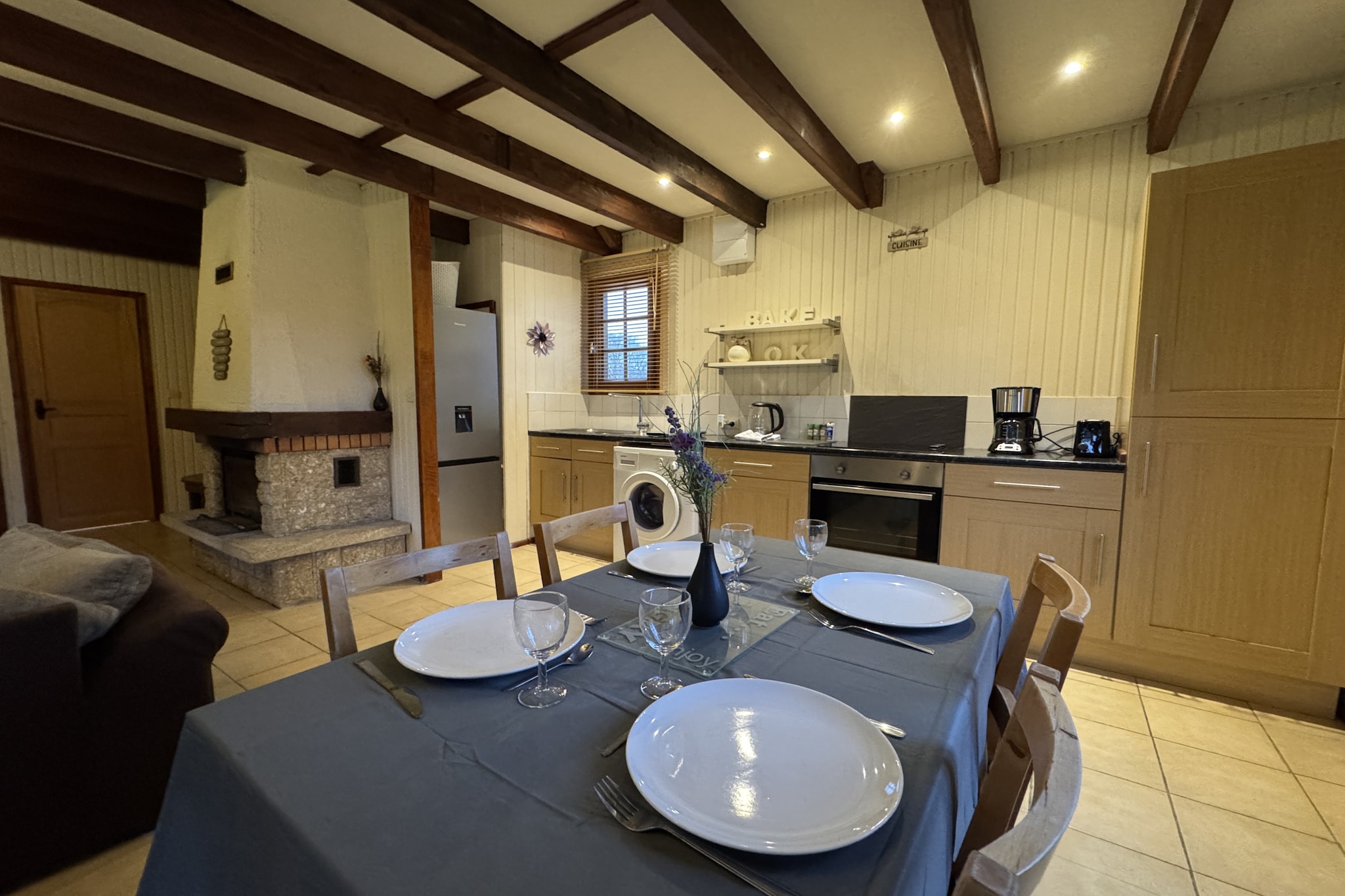 Le Chalet D'EsusTerra - 4pers - Rêve au Mans-Eetkamer