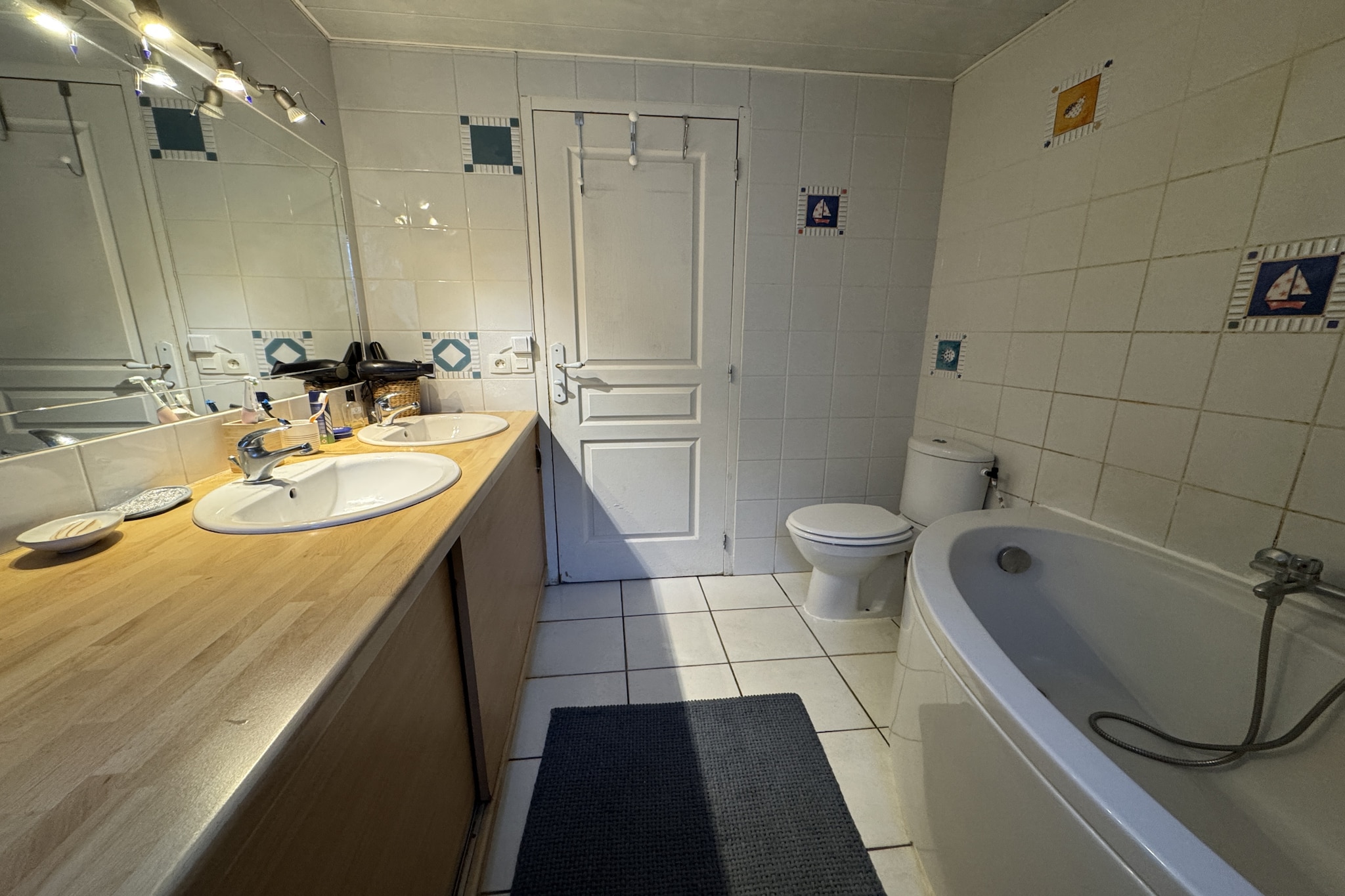 The Light Downtown - 9 pers - 24h du Mans-Badkamer