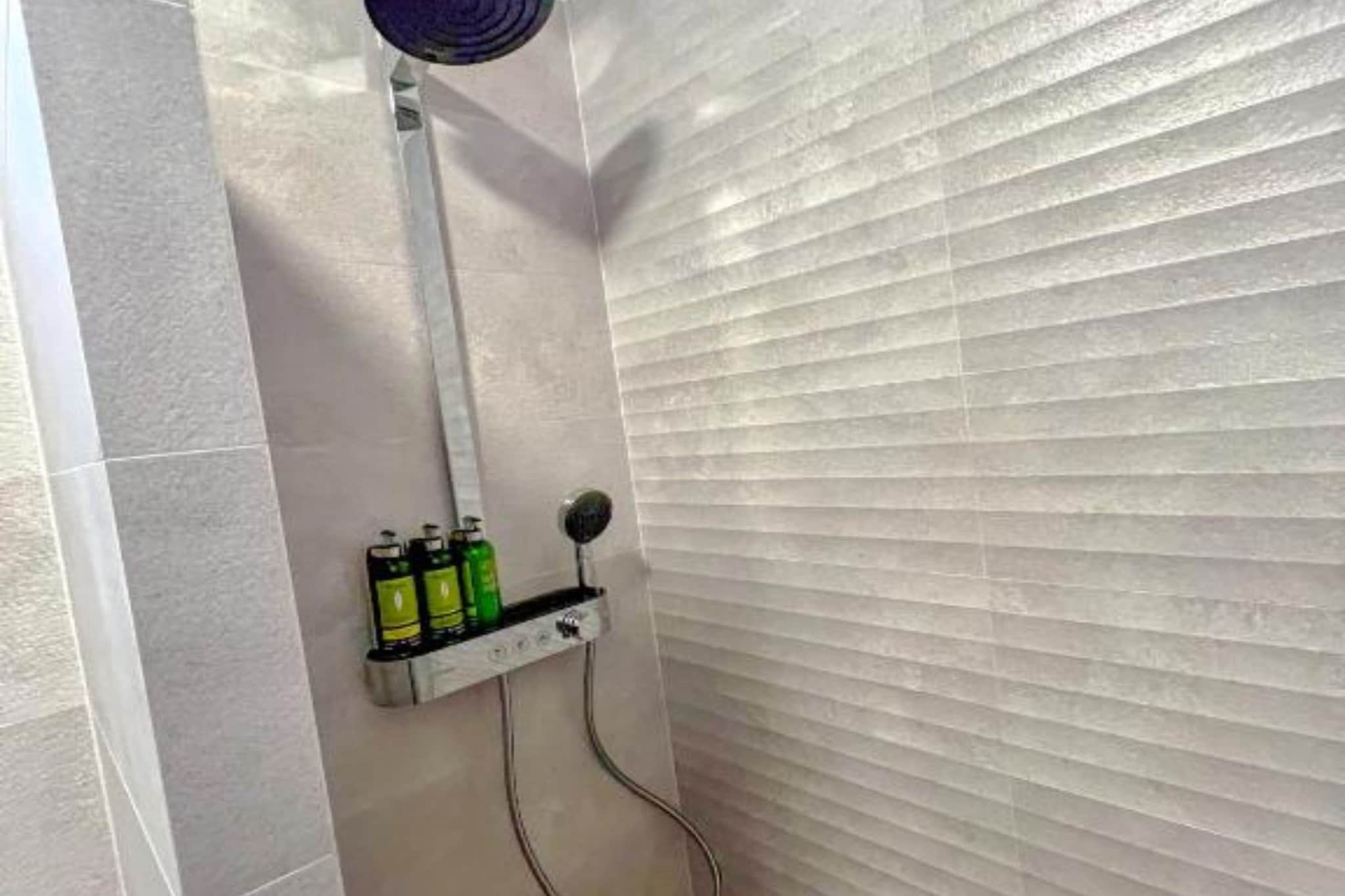 LuxArt City Spa Gallery Residence Krk- Duplex Apartment-Salle de bain