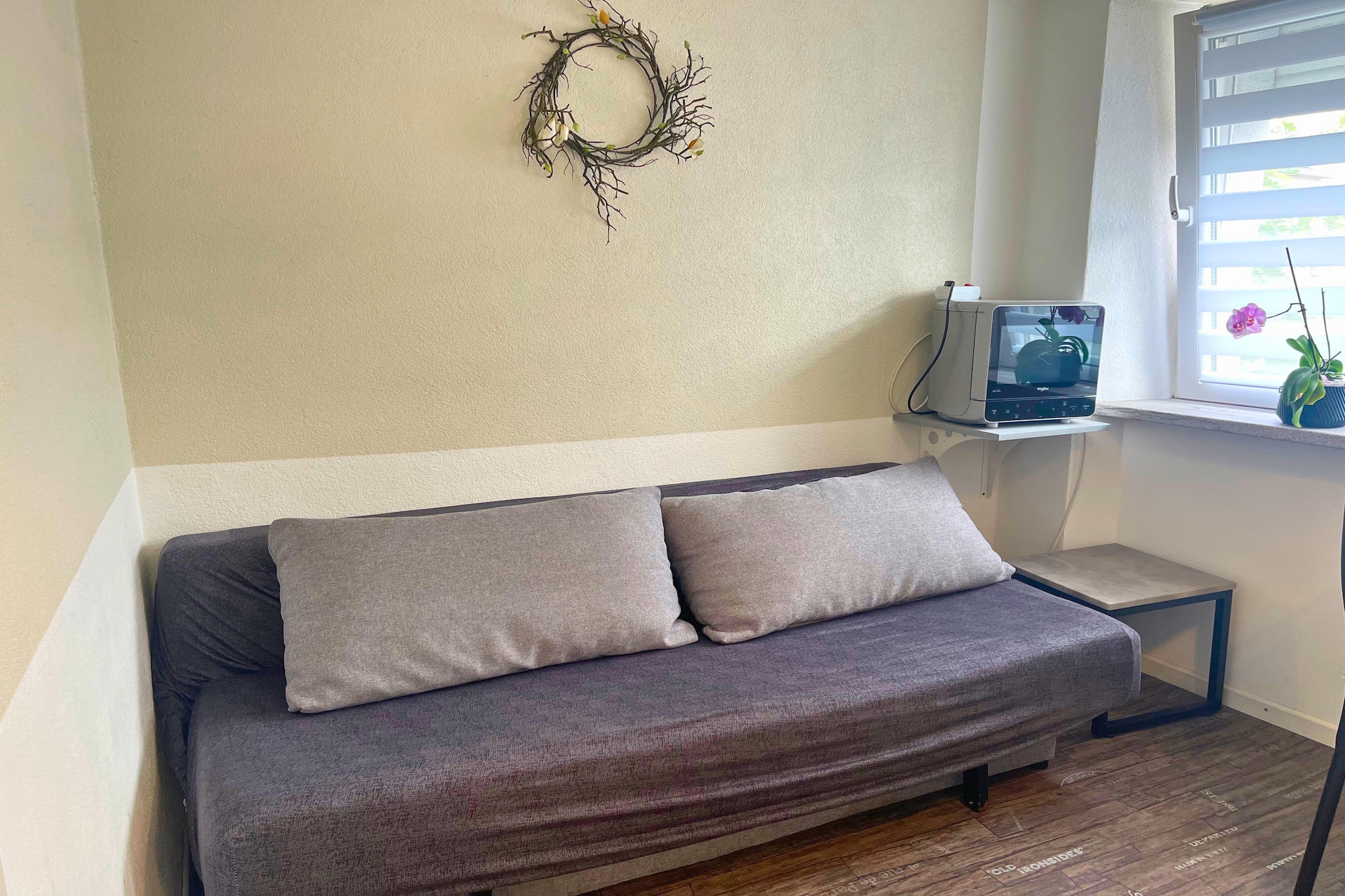 F001 Apartment mit Doppelbett