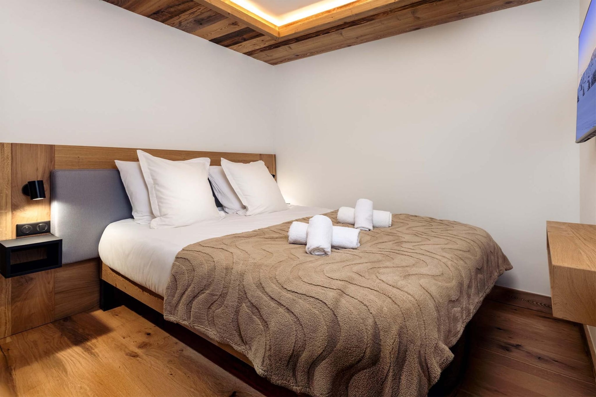 Apartment No 1 4-room duplex  2 cabins