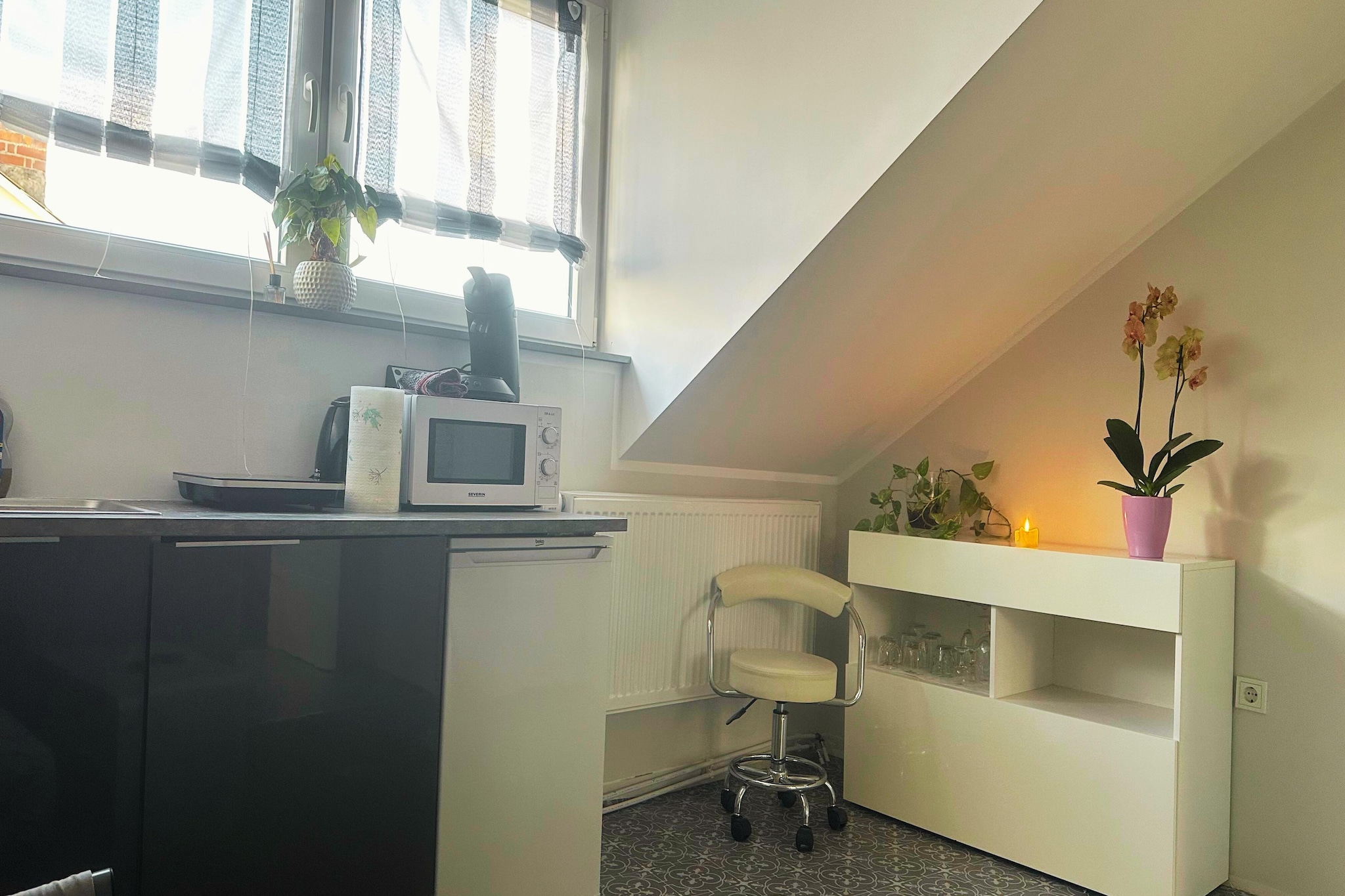 F002 Apartment mit Schlafzimmer DG-Kitchen