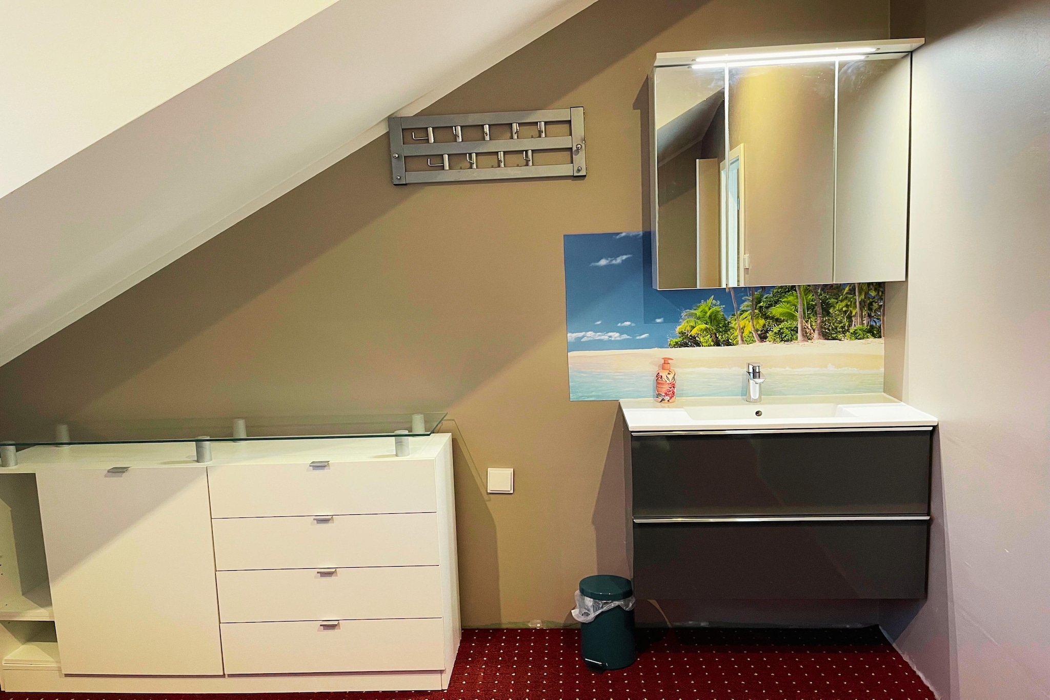 F002 Apartment mit Schlafzimmer DG-Bathroom