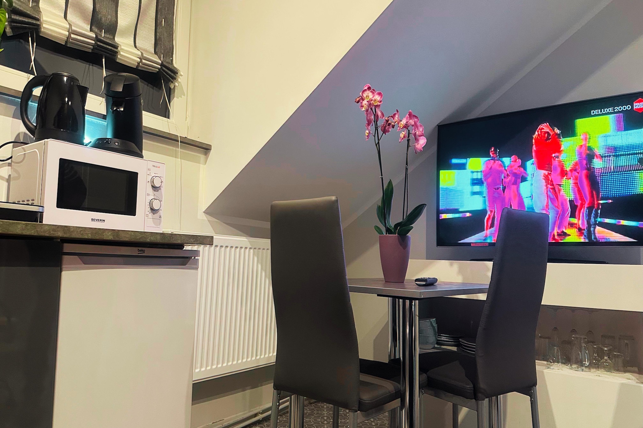 F002 Apartment mit Schlafzimmer DG-Dining room