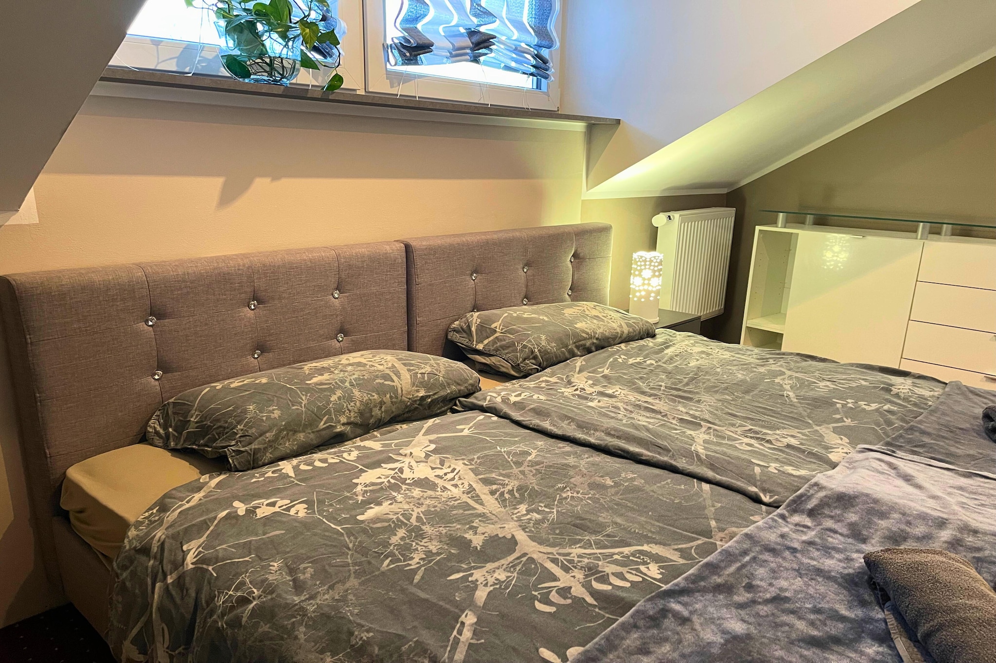 F002 Apartment mit Schlafzimmer DG