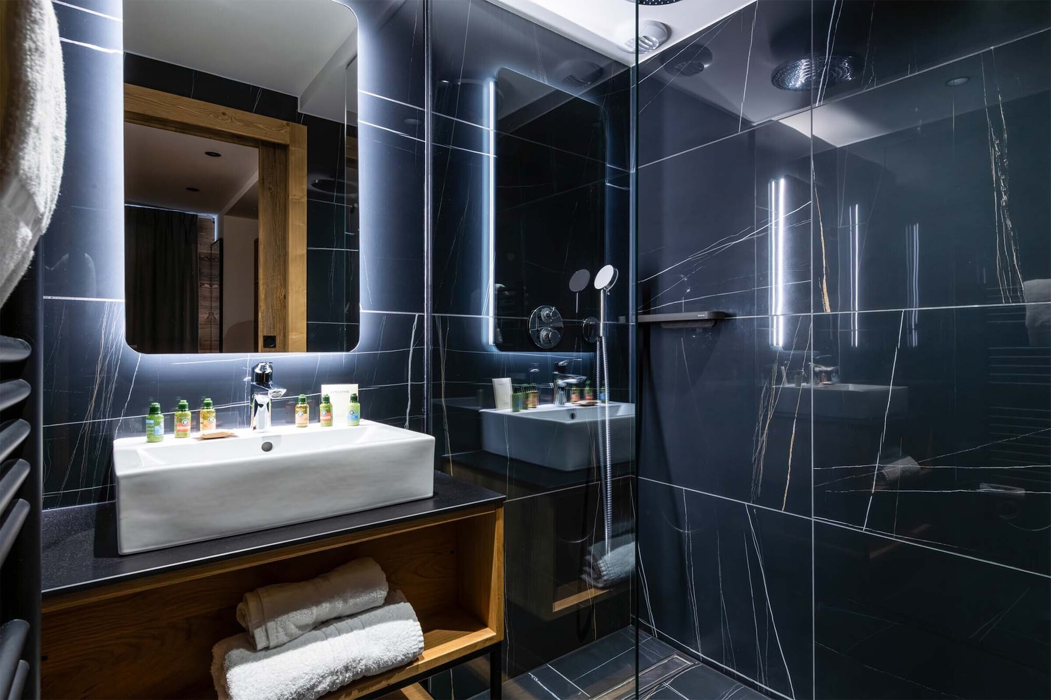 Apartment No 5 6 rooms-Badkamer