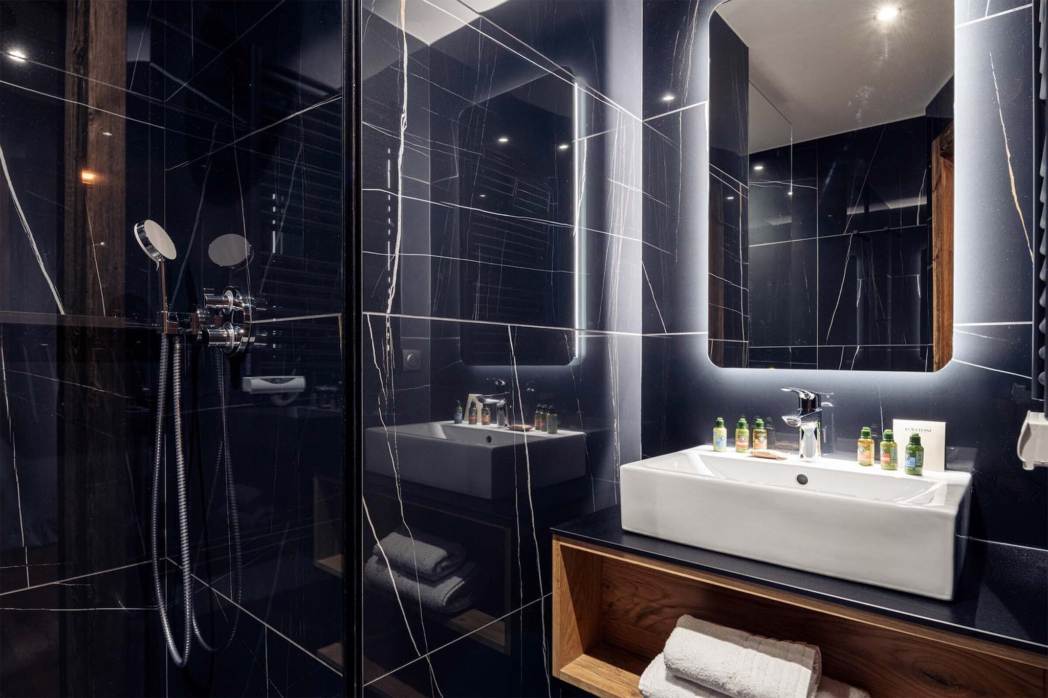 Apartment No 5 6 rooms-Badkamer