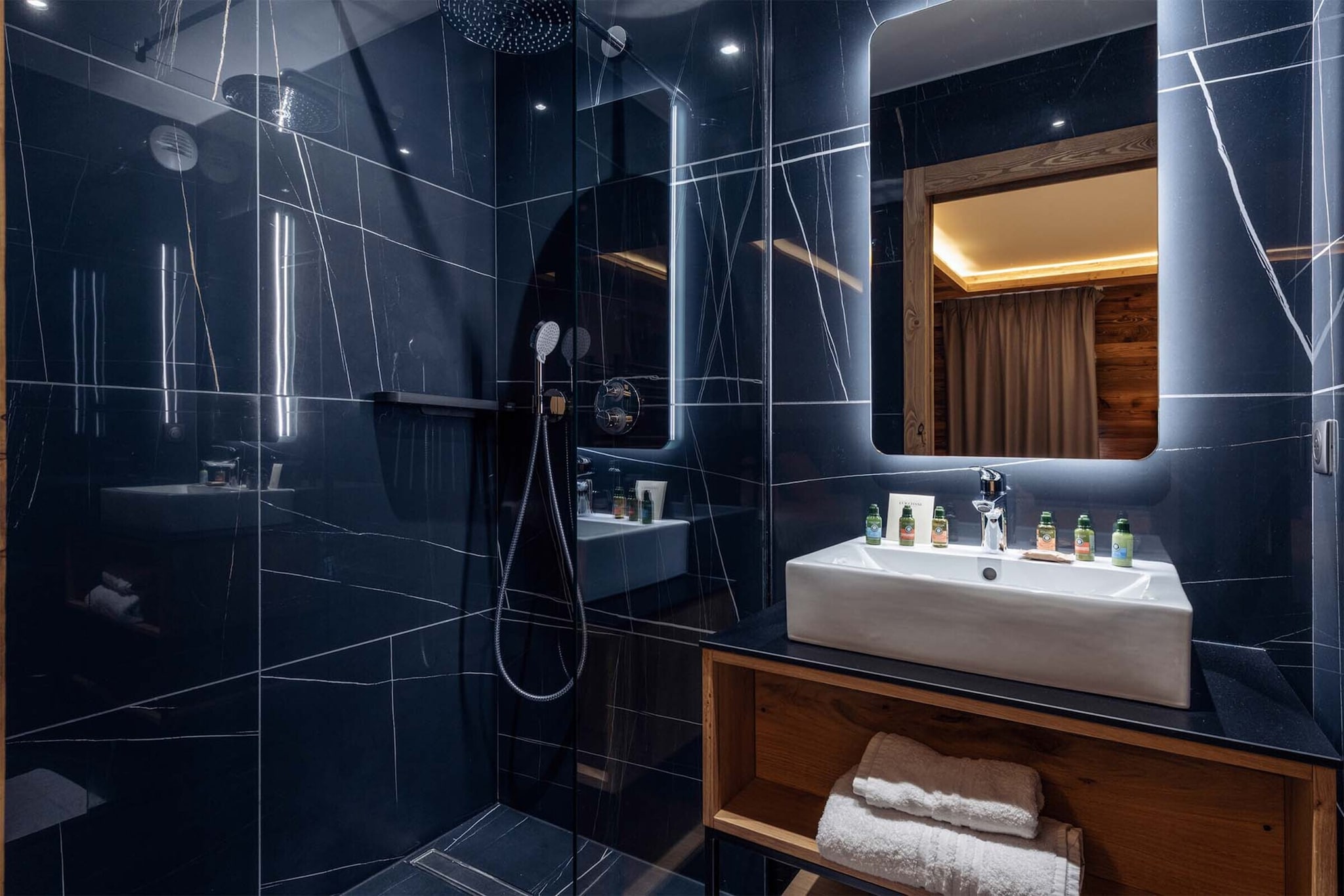 Apartment No 5 6 rooms-Badkamer