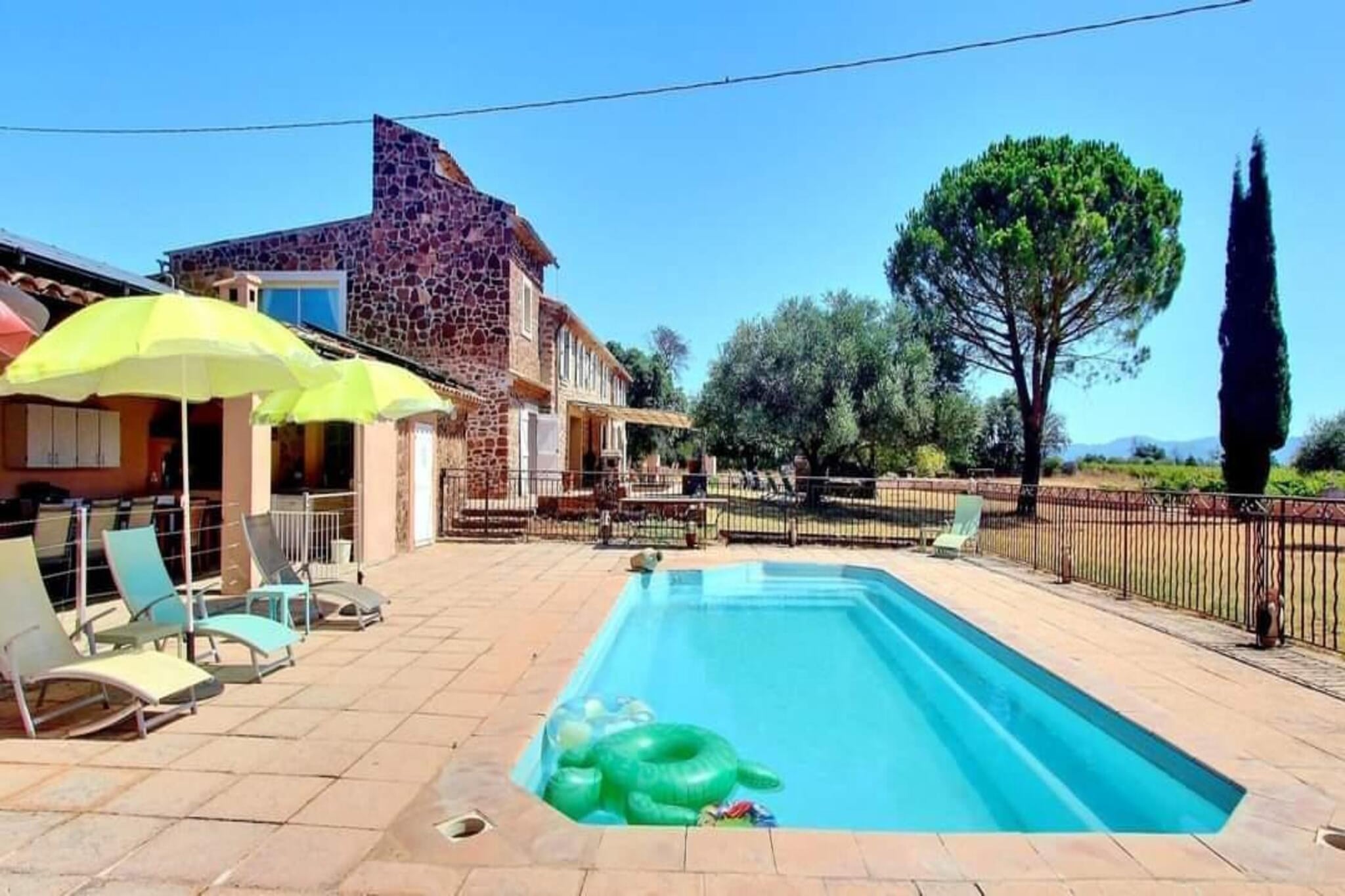 This charming 19th-century Provençal villa in Le Luc-en-Provence blends authentic character with modern comfort. Surrounded by peaceful vineyards and offering panoramic views of the Maures mountain range, it provides a serene and private escape. Inside, the villa features spacious living areas across two accessible levels, with reversible air conditioning and a cozy fireplace. The rustic interior reflects classic rural French style, perfect for families or groups.
Outdoors, guests can relax in the large private garden, swim in the pool, or enjoy meals around the BBQ. For wellness and entertainment, the villa includes a treadmill and a games room with a ceiling-mounted projector and manual screen—ideal for movie nights. EV charging is available on-site (€70 per vehicle/week).
Ideally located just 35 km from Saint-Tropez and 10 km from the A8 and A57 motorways, the villa offers easy access to the coast, scenic walking trails, and golf courses. The Gorges du Verdon and its breathtaking nature park are also within reach, making this the perfect base to unwind and explore the best of Provence.