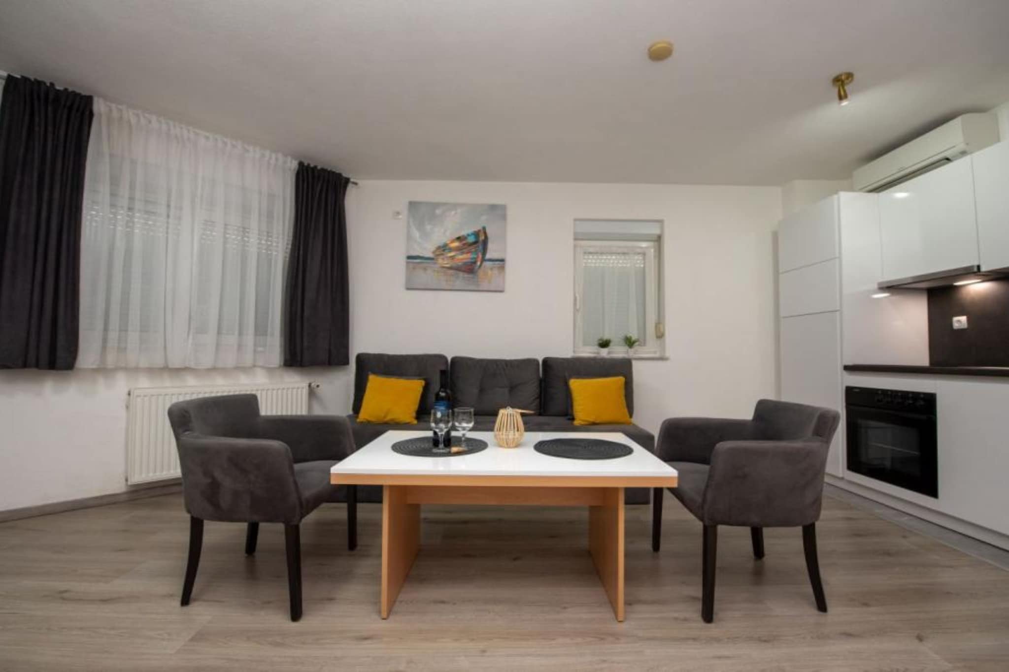 Villa Tomi - Standard One Bedroom Apartment (8)-Wohnzimmer