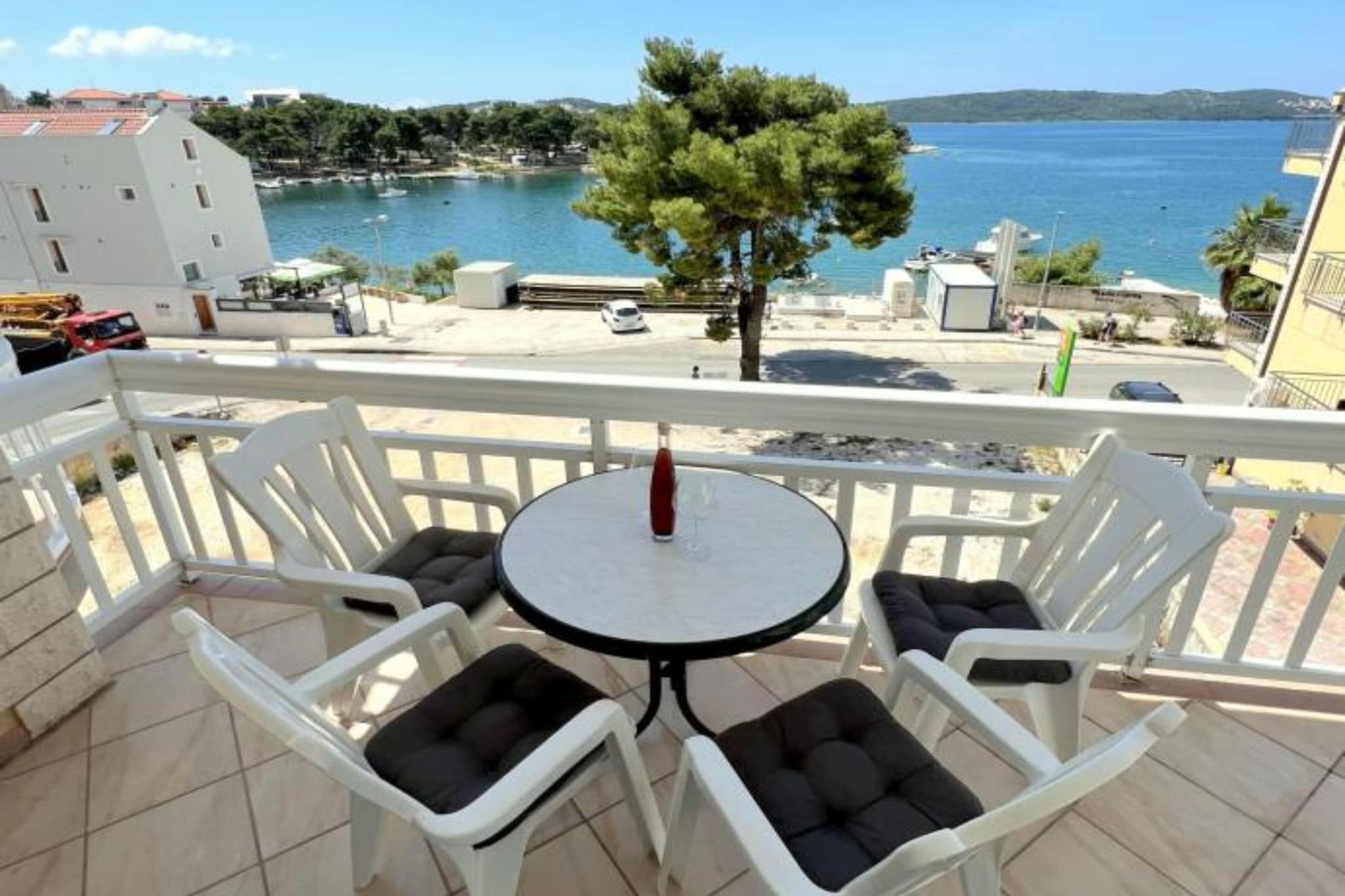 Villa Tomi - Standard One Bedroom Apartment (8)-Terrassenbalkon