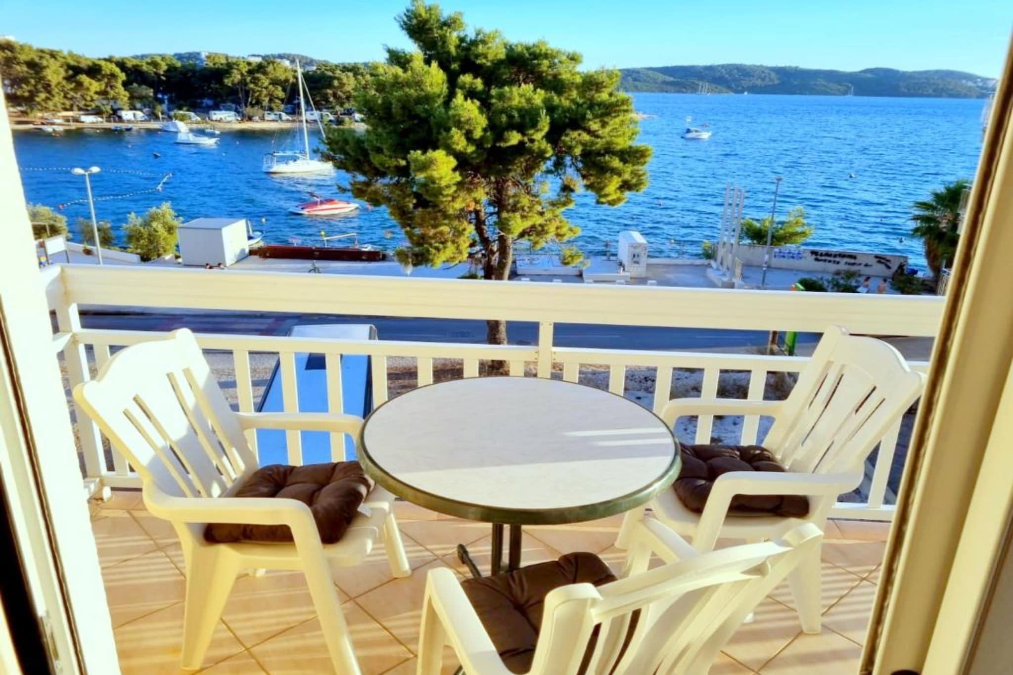 Villa Tomi - Standard One Bedroom Apartment (8)-Terrassenbalkon