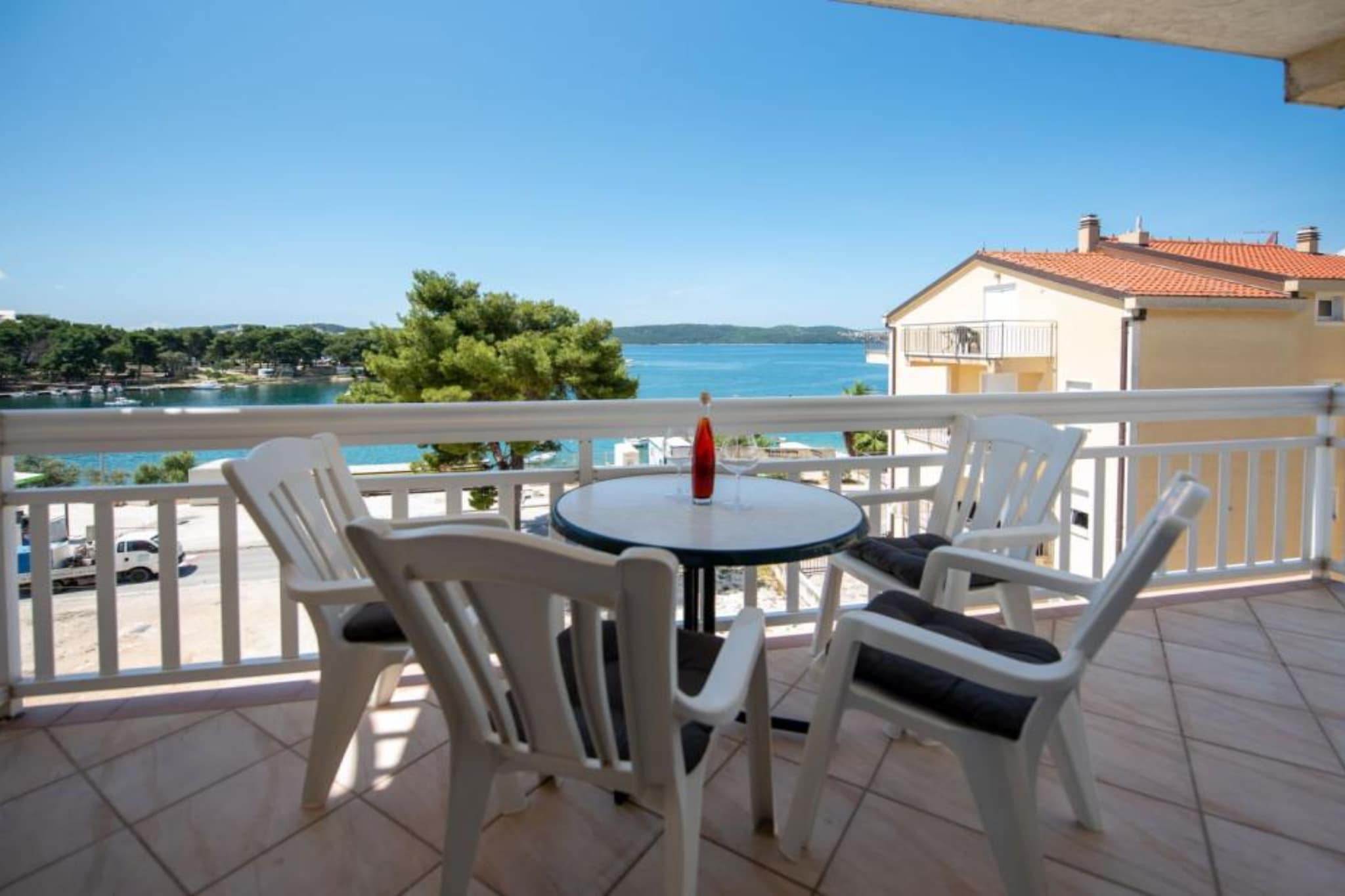 Villa Tomi - Comfort One Bedroom Apartment (11)-Terrassenbalkon