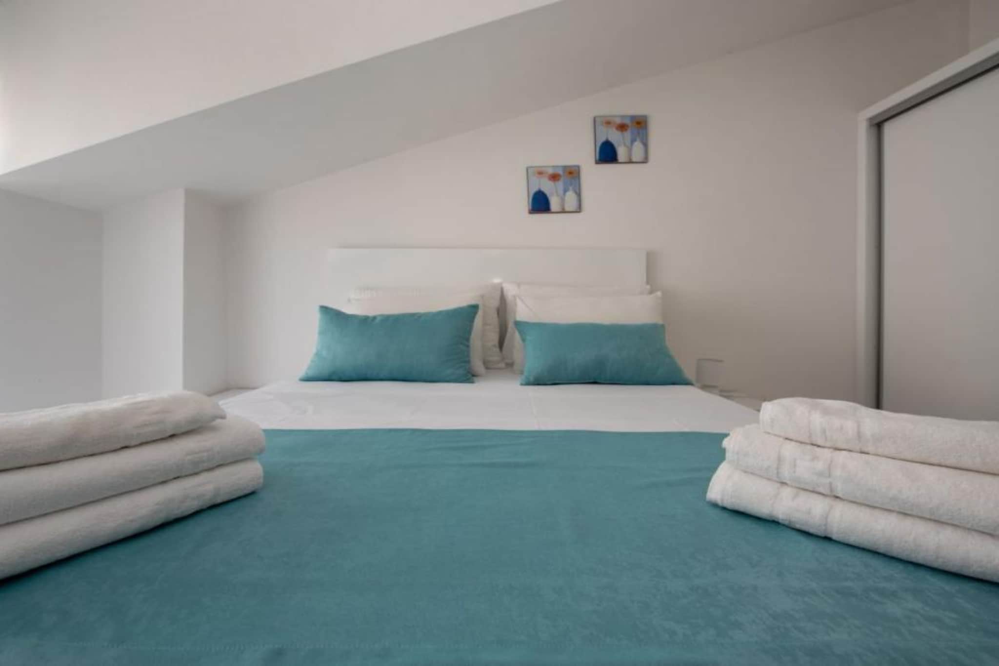 Villa Tomi -  Studio With Sea View (2)-Schlafzimmer