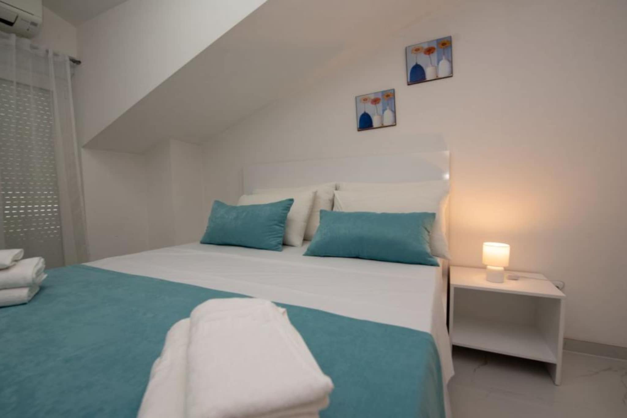Villa Tomi -  Studio With Sea View (2)-Schlafzimmer