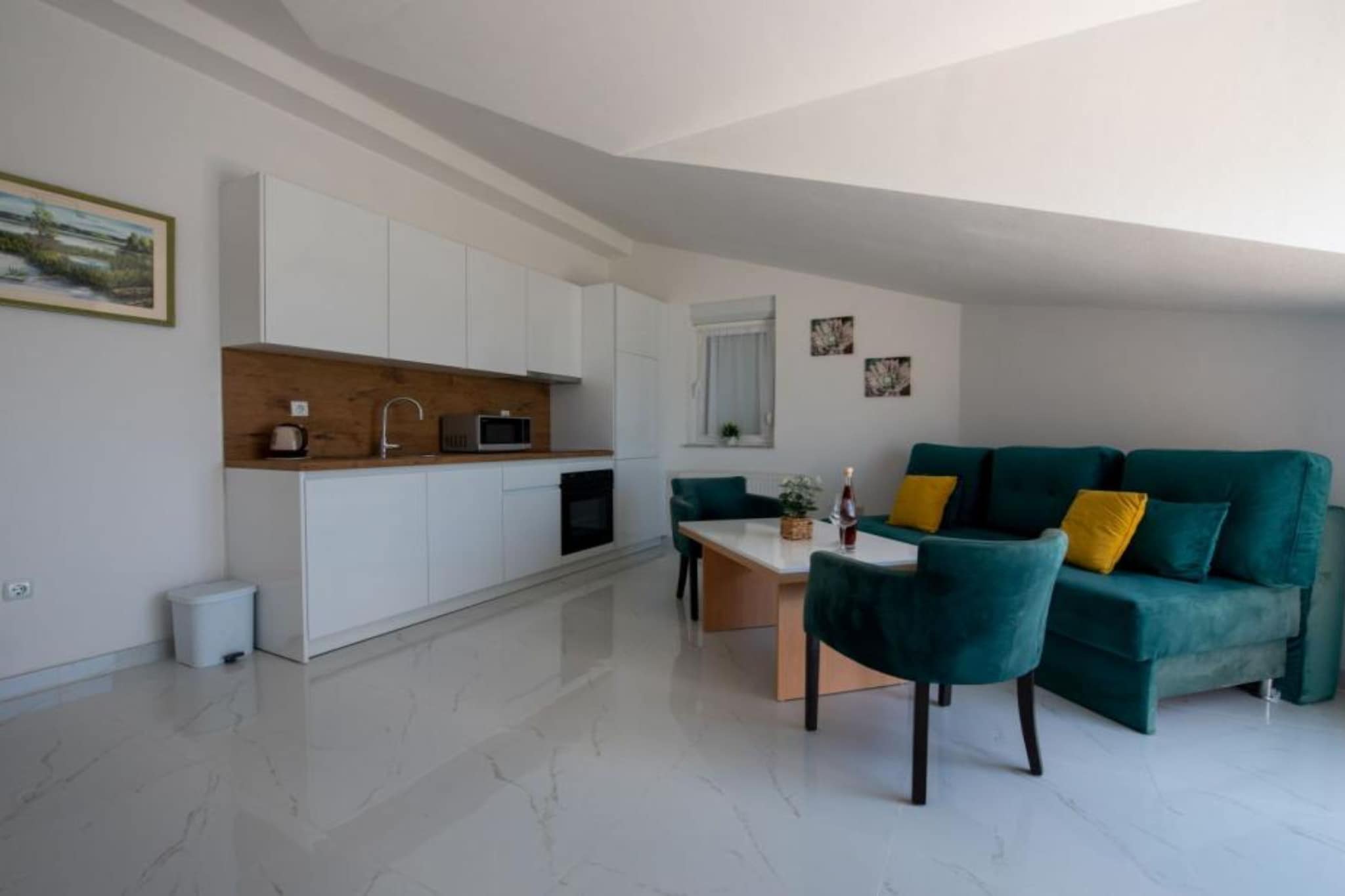 Villa Tomi - Double Room With Sea View (3)-Wohnzimmer