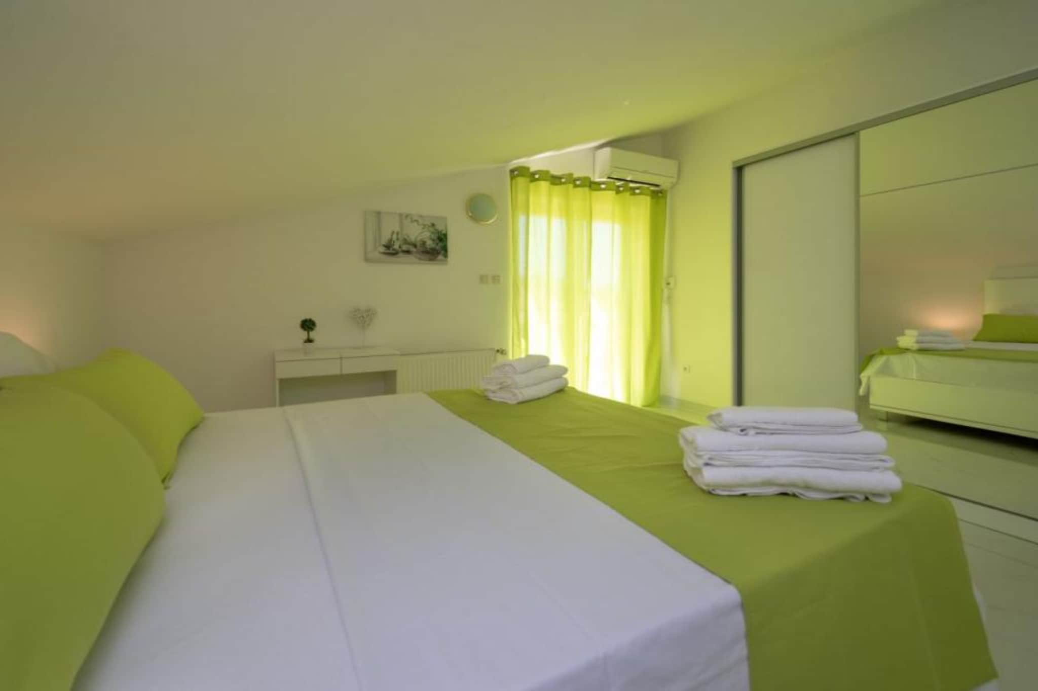 Villa Tomi- Classic Double Room With Sea View (9)-Schlafzimmer