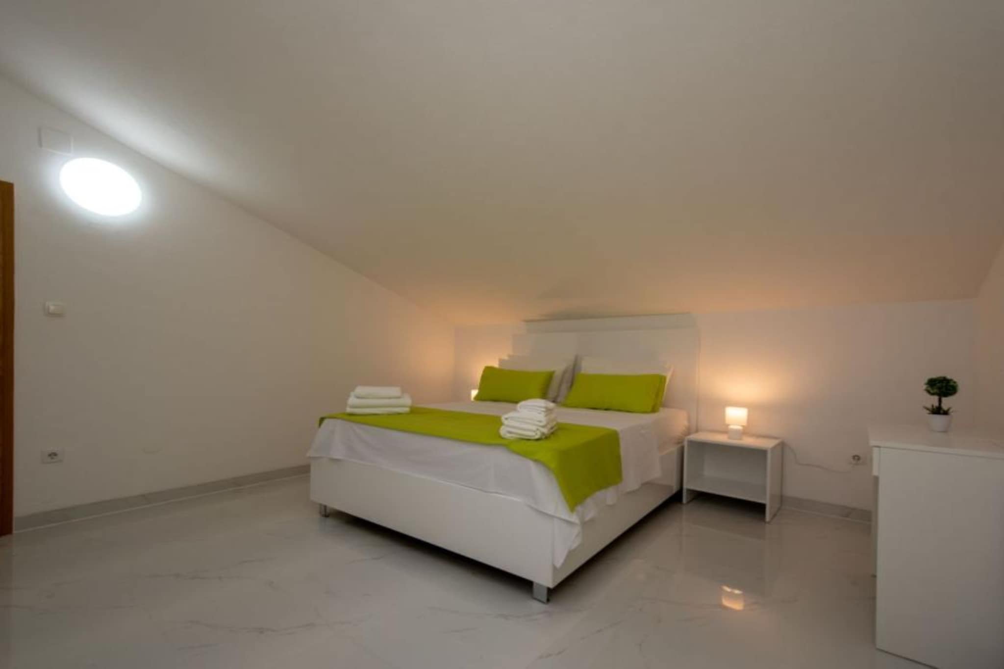 Villa Tomi- Classic Double Room With Sea View (9)-Schlafzimmer