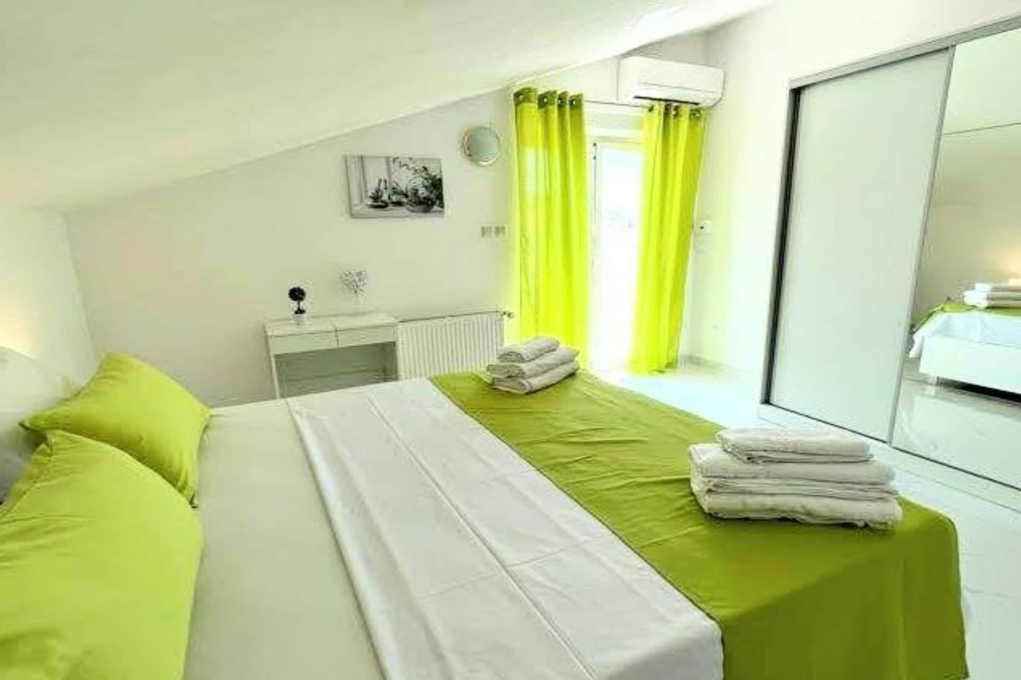 Villa Tomi- Classic Double Room With Sea View (9)-Schlafzimmer