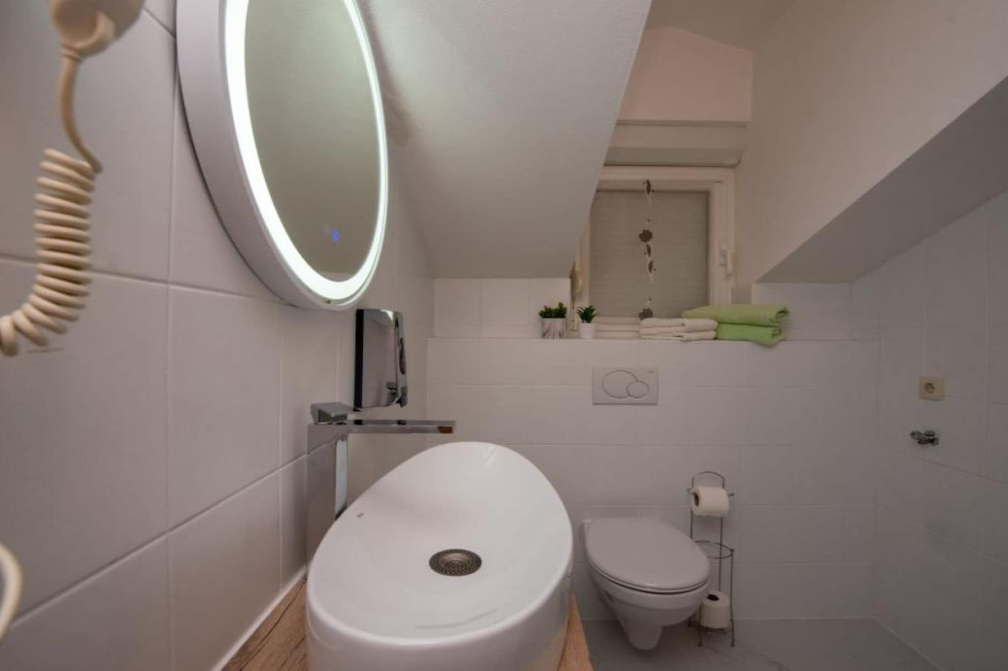 Villa Tomi- Classic Double Room With Sea View (9)-Badezimmer