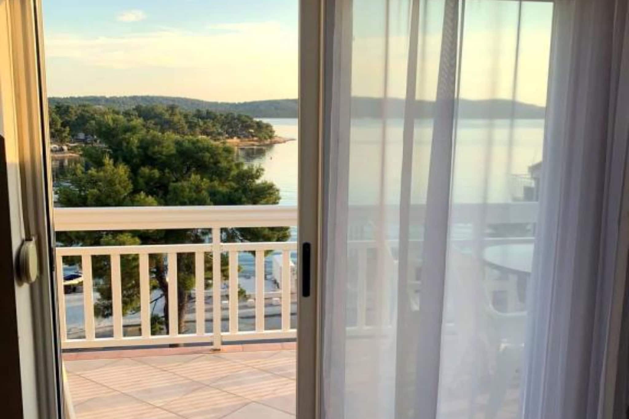 Villa Tomi - Studio With Sea View (5)-Terrassenbalkon