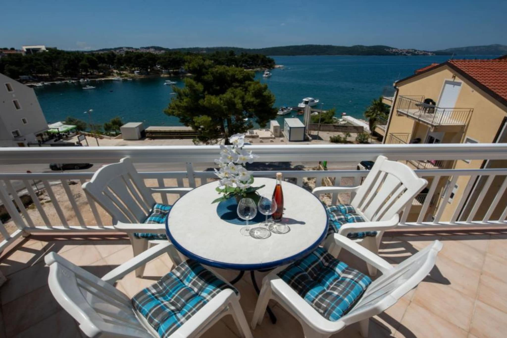 Villa Tomi - Studio With Sea View (5)-Terrassenbalkon