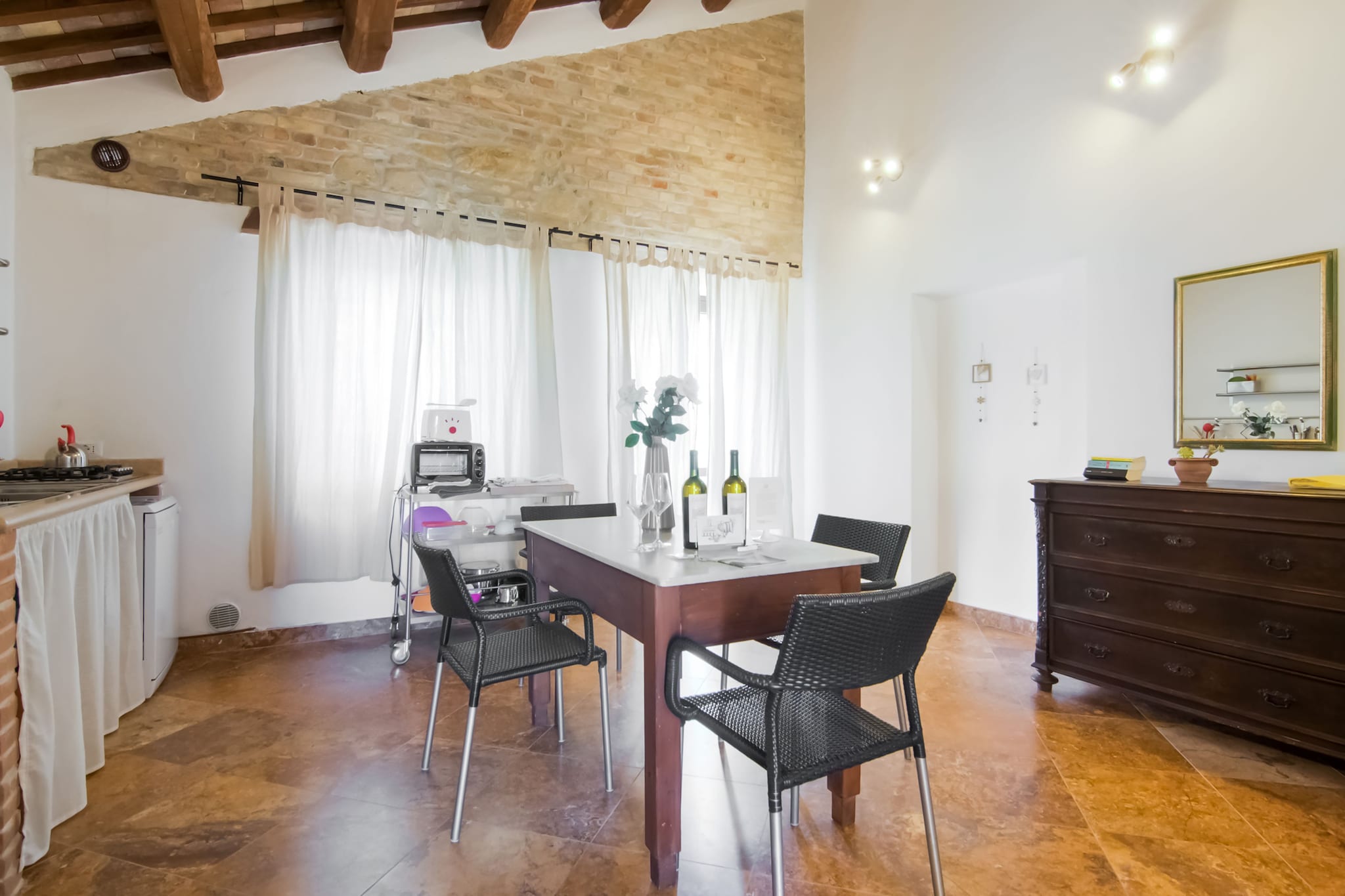 Liquirizia Quattro-Dining room