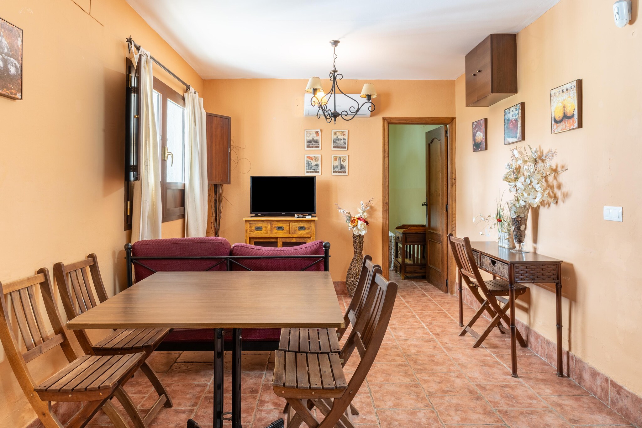 Ground floor: (Entrance(reachable from the outside), open kitchen(hob, hood, coffee machine, oven, microwave, fridge-freezer, Juicer), Living/diningroom(TV(flatscreen), dining table, seating area), bedroom(double bed(135 x 190 cm)), bedroom(single bed(90 x 190 cm)), bedroom(single bed(90 x 190 cm)), bathroom(bathtub with shower, washbasin, toilet, bidet), pantry(tumble dryer, washing machine), air conditioning, heating)\n\ncourtyard(private), garden(private), garden furniture, BBQ, parking, swimming pool(private, outside, indoor, 8 x 4 m.), bicycles available, children\'s bed