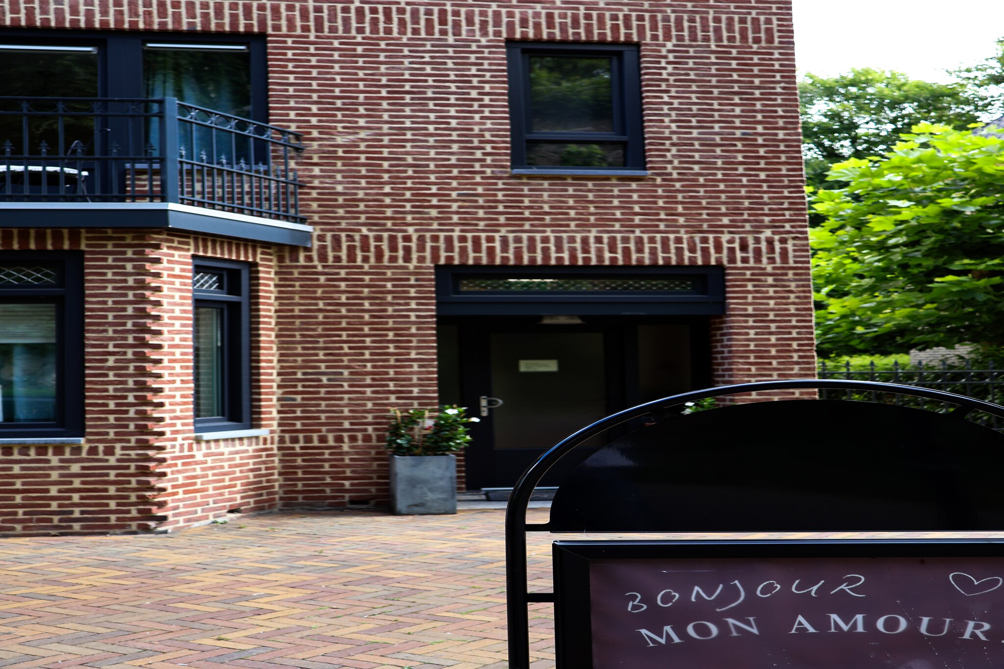 Luxe appartement Nous-Buitenkant zomer