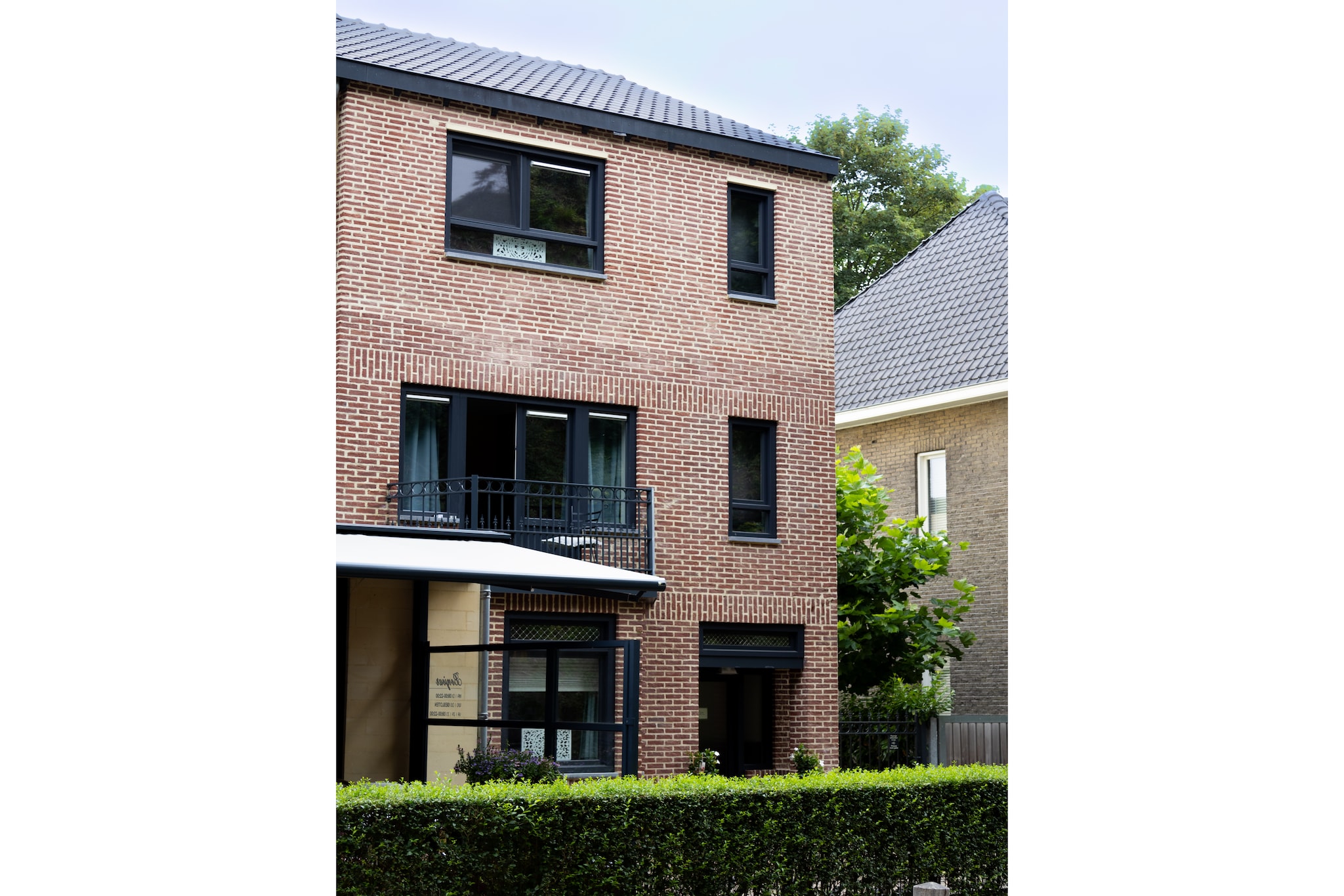 Luxe appartement Nous-Buitenkant zomer