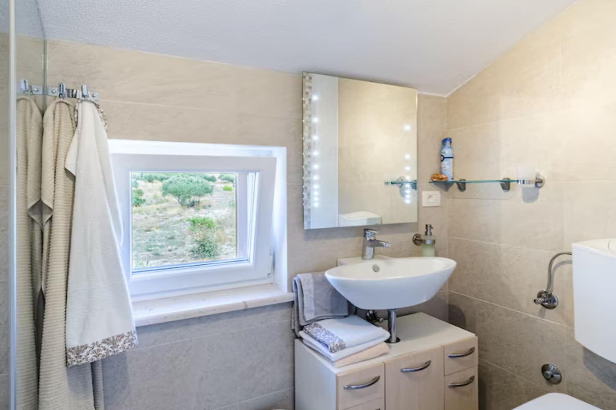 Holiday home House of the Sun - Three Bedroom Holiday Home with Pool-Badezimmer