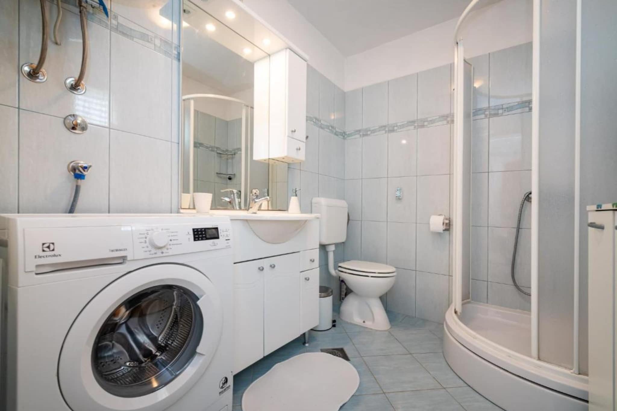 Holiday Home Rovanjska - Three Bedroom House with Sea View-Badezimmer