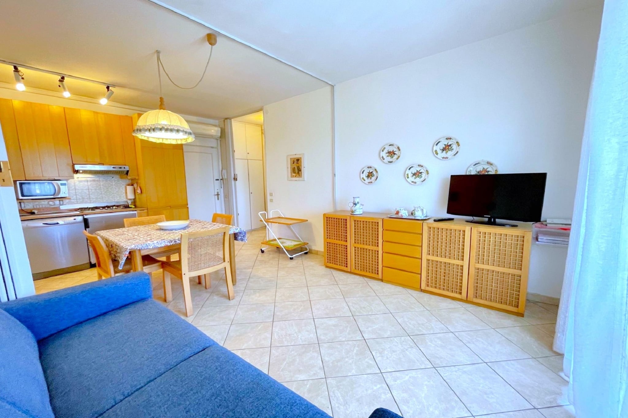Portesin 24A-Wohnzimmer