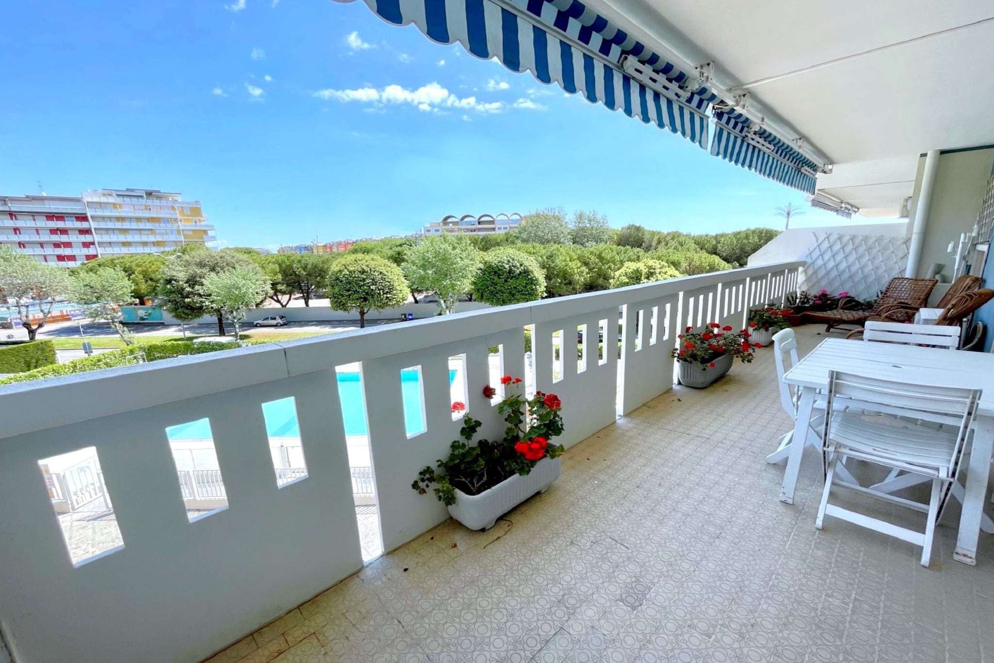 Portesin 24A-Terrassenbalkon