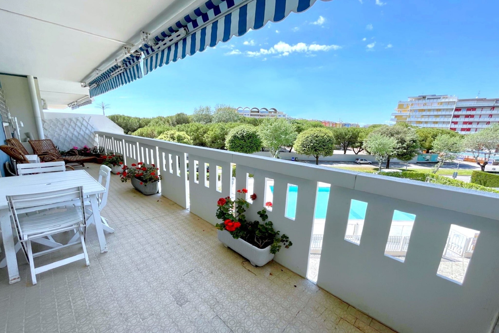 Portesin 24A-Terrassenbalkon