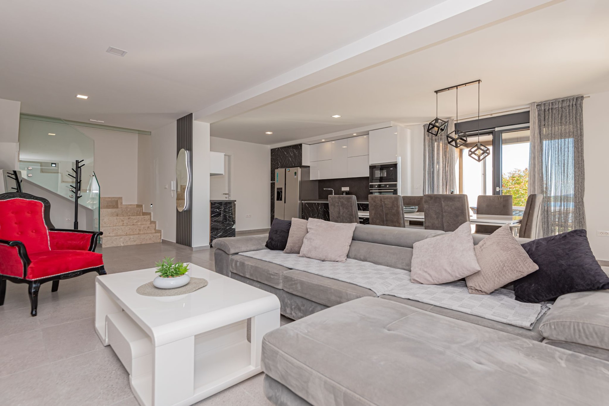 Four-Bedroom Villa With Pool-Salon