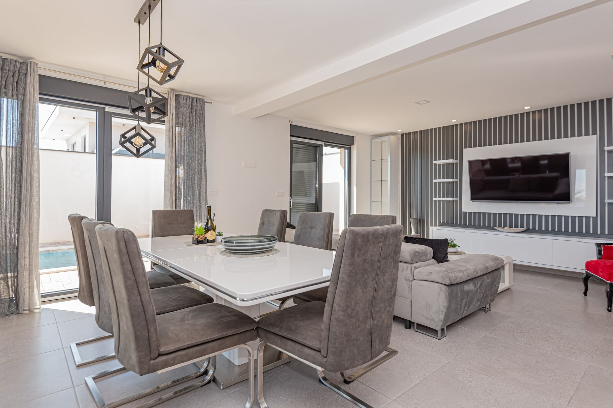 Four-Bedroom Villa With Pool-Salon